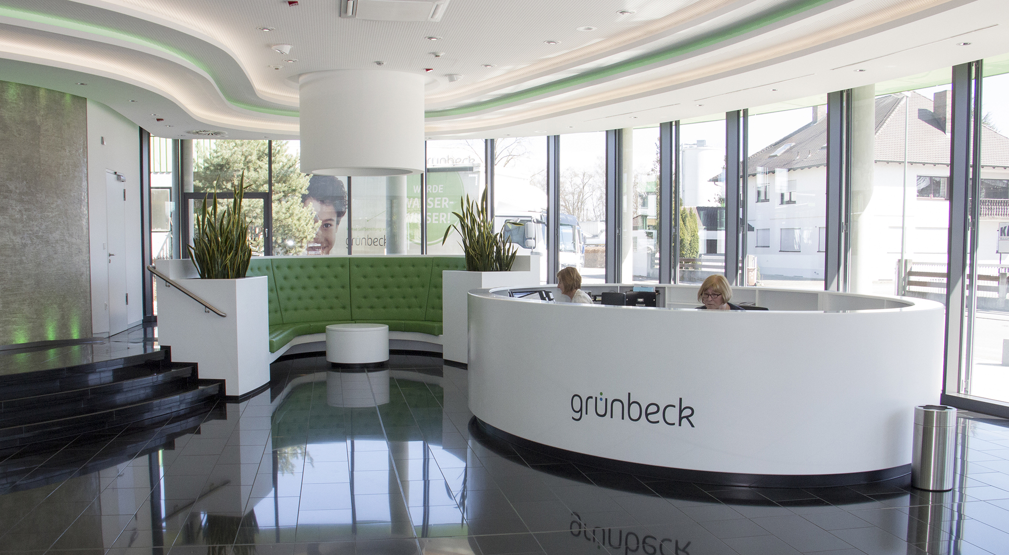 Der Empfang im Grünbeck Forum. Foto: Grünbeck