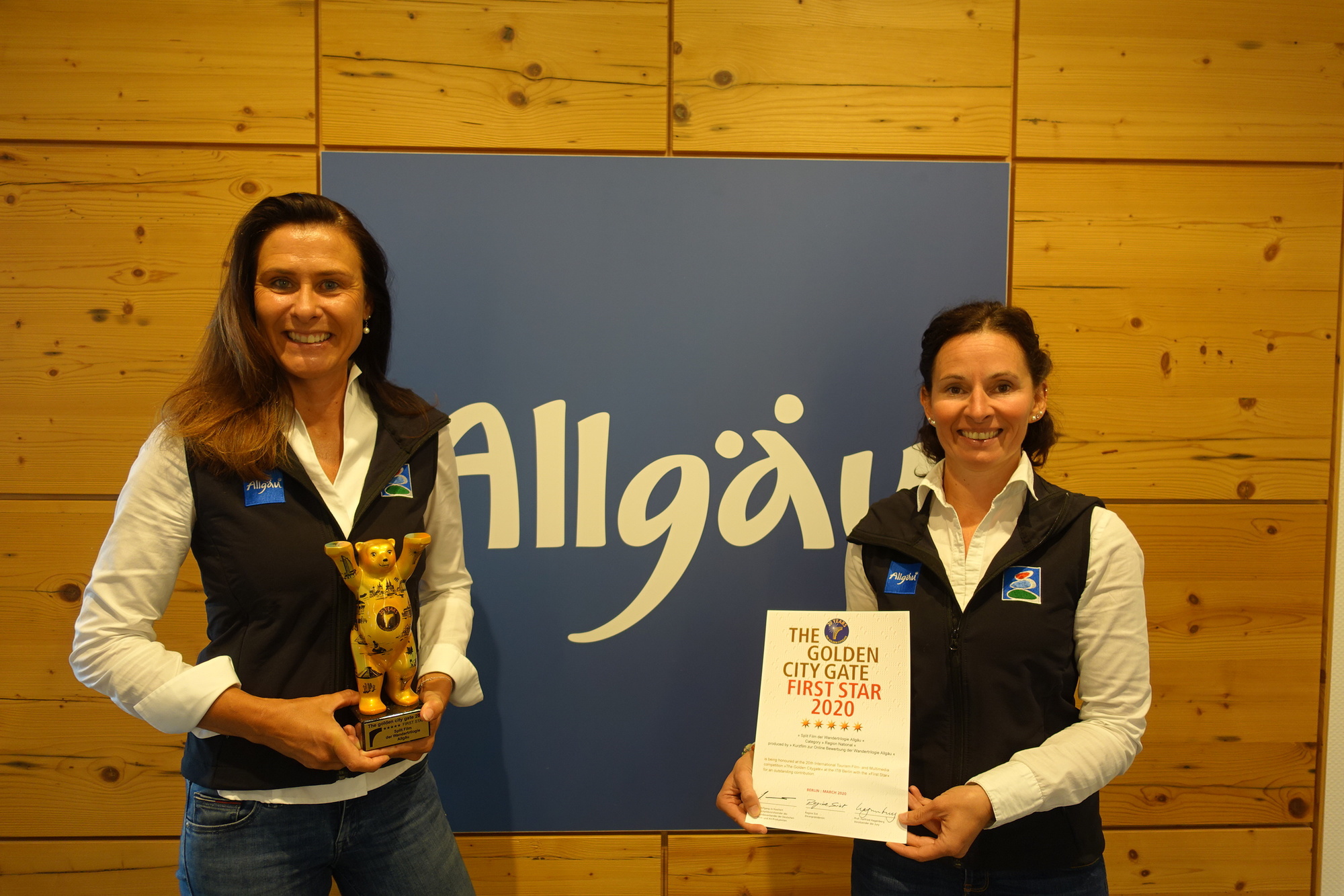 Christa Fredlmeier und Melanie Daiber von der Wandertrilogie Allgäu. Foto: Allgäu GmbH