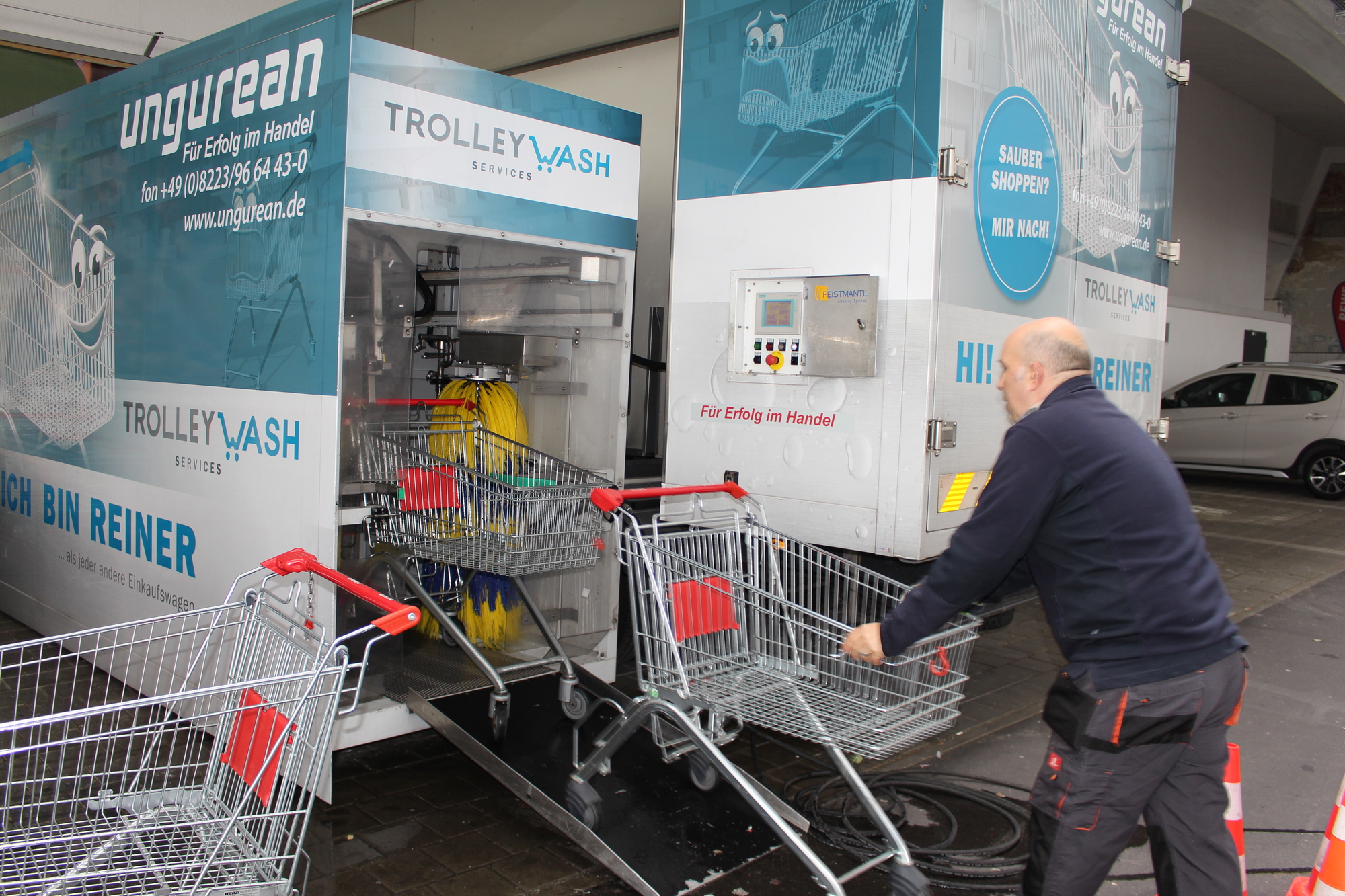 Die mobile Waschstraße von Ungurean auf dem Parkplatz des Augsburger Rewes von Carten Reincke. Foto: Lisa Zöls/B4B WIRTSCHAFTSLEBEN SCHWABEN