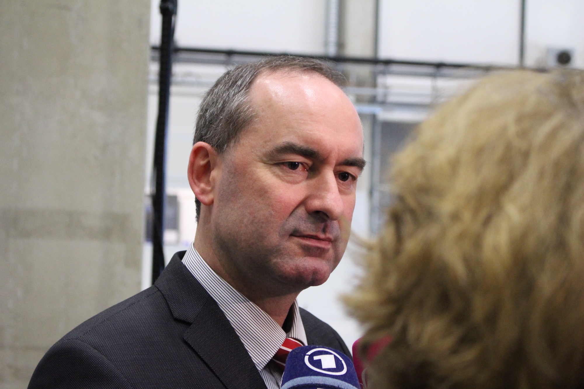 Bayerns Wirtschaftsminister Hubert Aiwanger fordert: „Aerotec-Beschäftigte brauchen neue Perspektiven." Foto: Archiv/B4B WIRTSCHAFSLEBEN SCHWABEN