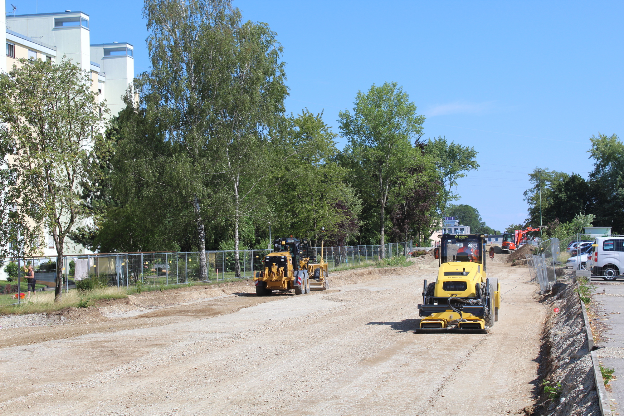 Die Baustelle der Verlängerung der Straßenbahnlinie 3 zwischen den künftigen Haltestellen Brunnenzentrum und Mindelheimer Straße. Foto: Michael Ermark / B4B WIRTSCHAFTSLEBEN SCHWABEN