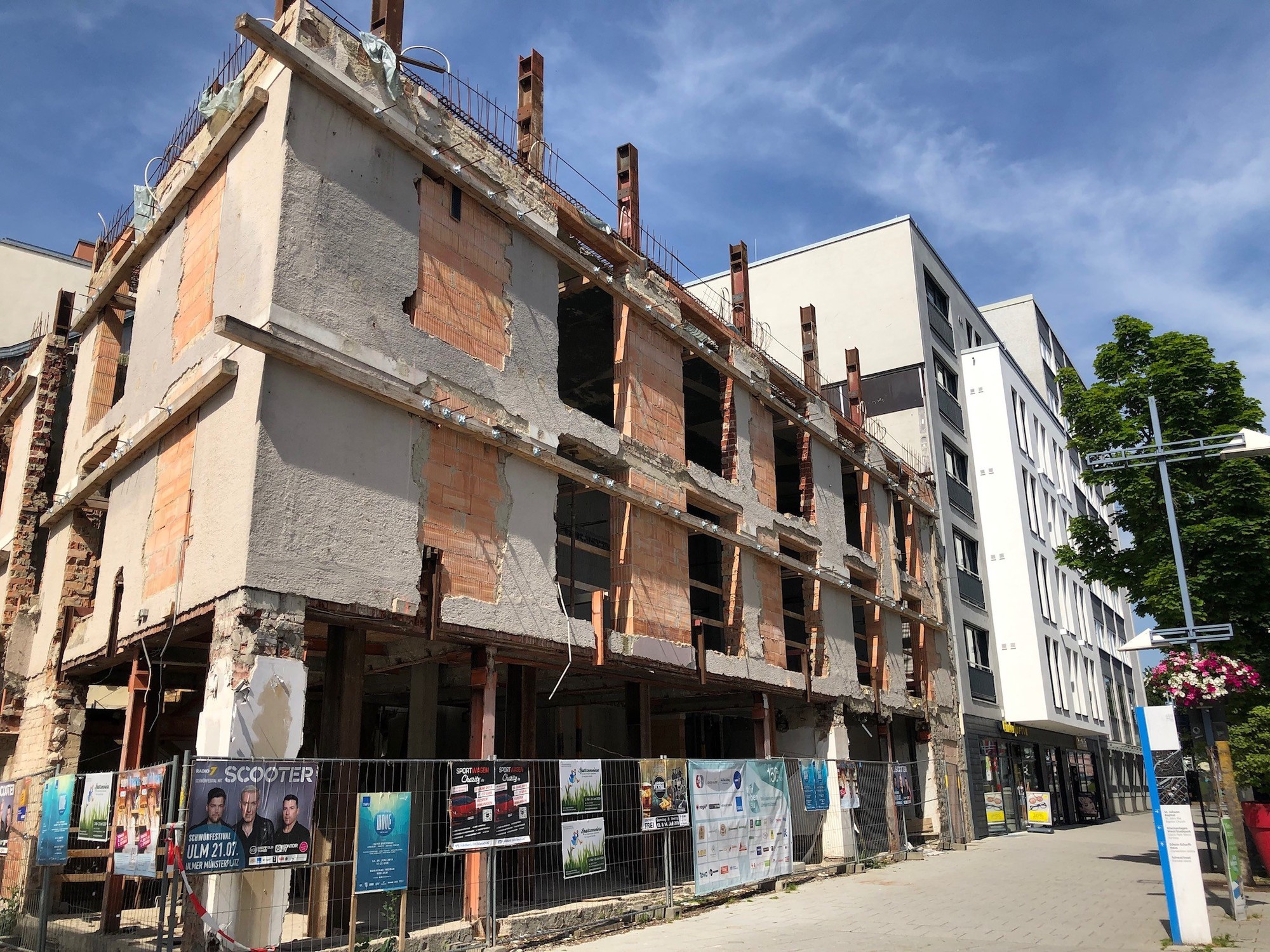 Hier, am Petrusplatz 3 in Neu-Ulm, plant die Stadt gemeinsam mit der Sparkasse Ulm einen Neubau. Foto: Sparkasse Ulm