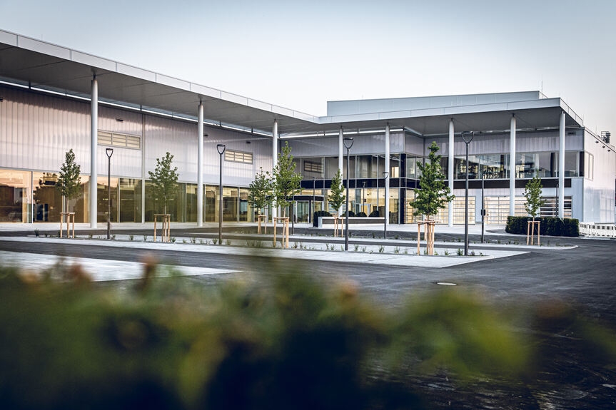Reisacher eröffnet neues BMW-Autohaus in Augsburg - Augsburg - B4B Schwaben