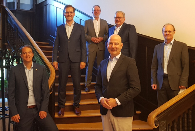 Max-Martin Deinhard (Hauptgeschäftsführer IHK Ulm), Prof. Dr. Wolfgang Hauke (Präsident Hochschule Kempten), Josef Brandner (stv. Präsident IHK Schwaben &amp; Sprecher Vorstand Schwabenbund e.V.), Werner Weigelt (Geschäftsführer Schwabenbund e.V.), Dr. Marc Lucassen (Hauptgeschäftsführer IHK Schwaben) und Prof. Dr. Michael Weber (Präsident Universität Ulm) bei der Veranstaltung des Schwabenbundes. Foto: Schwabenbund e.V.