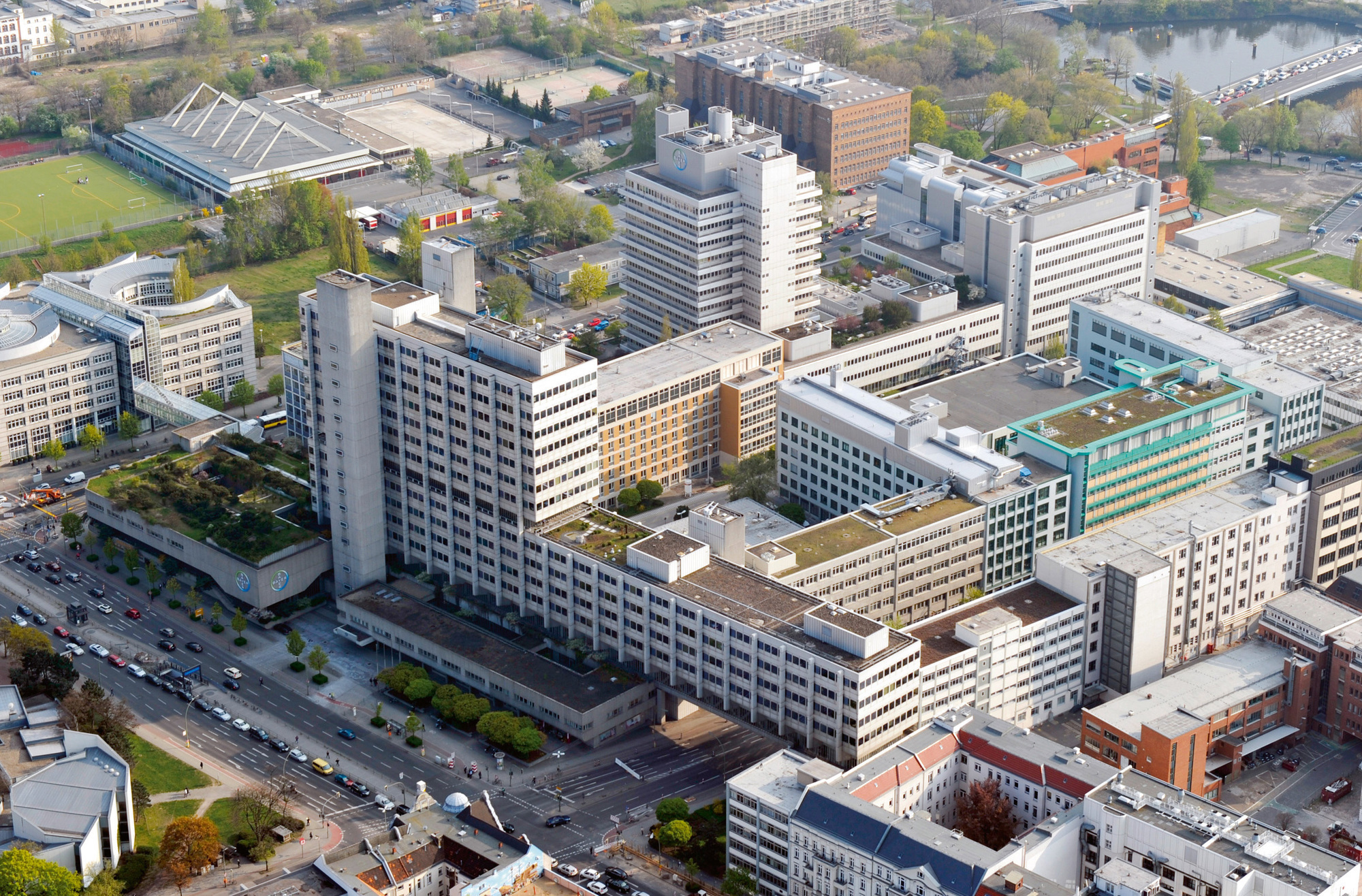 Die Zentrale der Bayer-Division Pharmaceuticals in Berlin. Dort sitzt die Innovation Campus Berlin - Nuvisan. Foto: Bayer