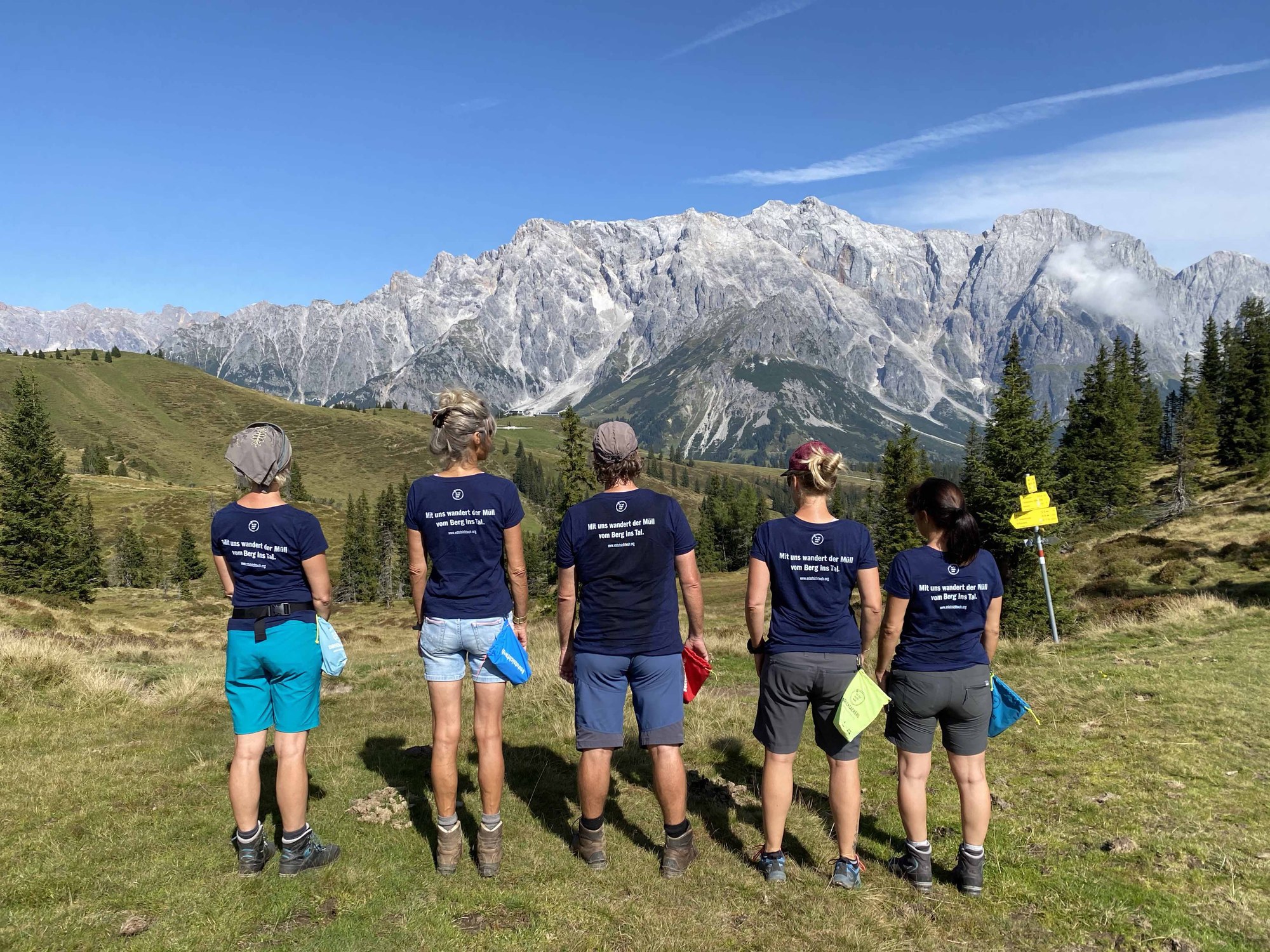 Deuter unterstützt den Verein #estutnichtweh mit Rucksäcken. Foto: Deuter