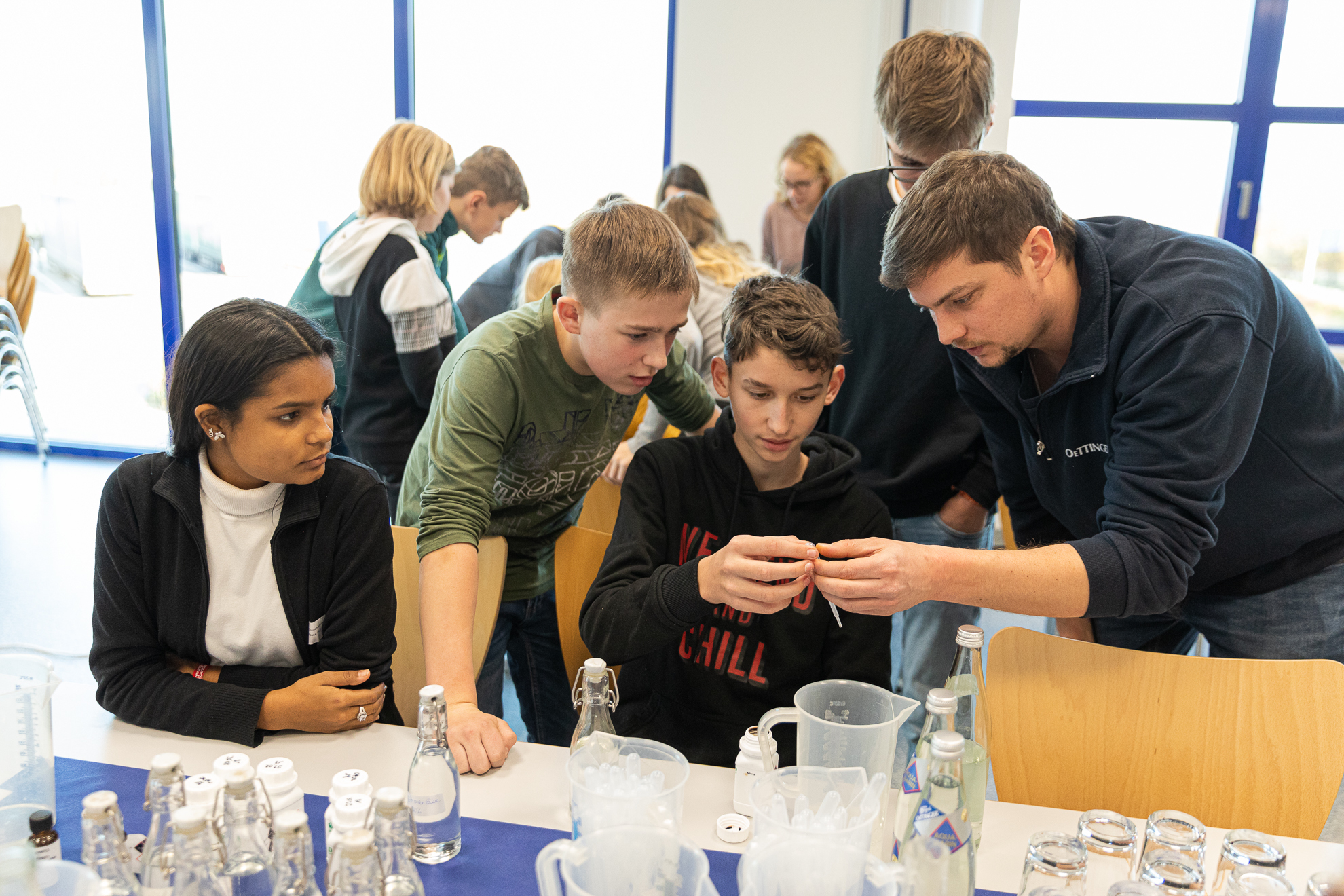 Symbolbild. Ein vergangener Tag der offenen Tür. Nun erfahren Schüler auf der Ausbildungsseite des Wirtschaftsförderverbandes mehr über Ausbildungsberufe, Berufserkundungstools und freie Ausbildungsplätze in der Region. Foto: Marco Kleebauer im Auftrag des Wirtschaftsförderverbandes Donauries e. V