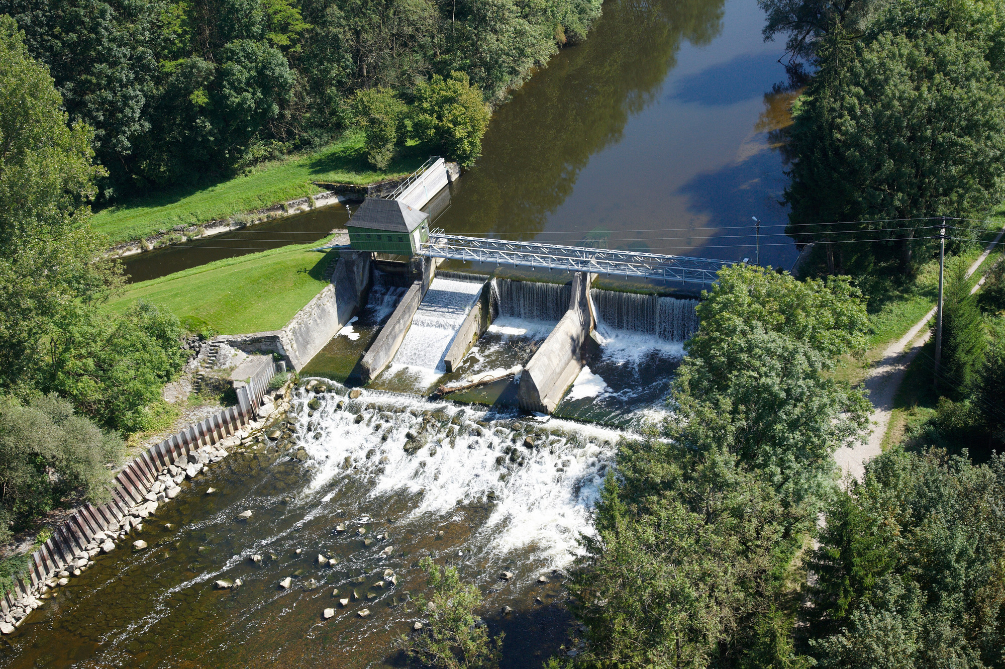 Die Wasserkraftwerke auf dem Salamander-Firmengelände erzeugen seit 1917 grüne Energie. Foto: Salamander