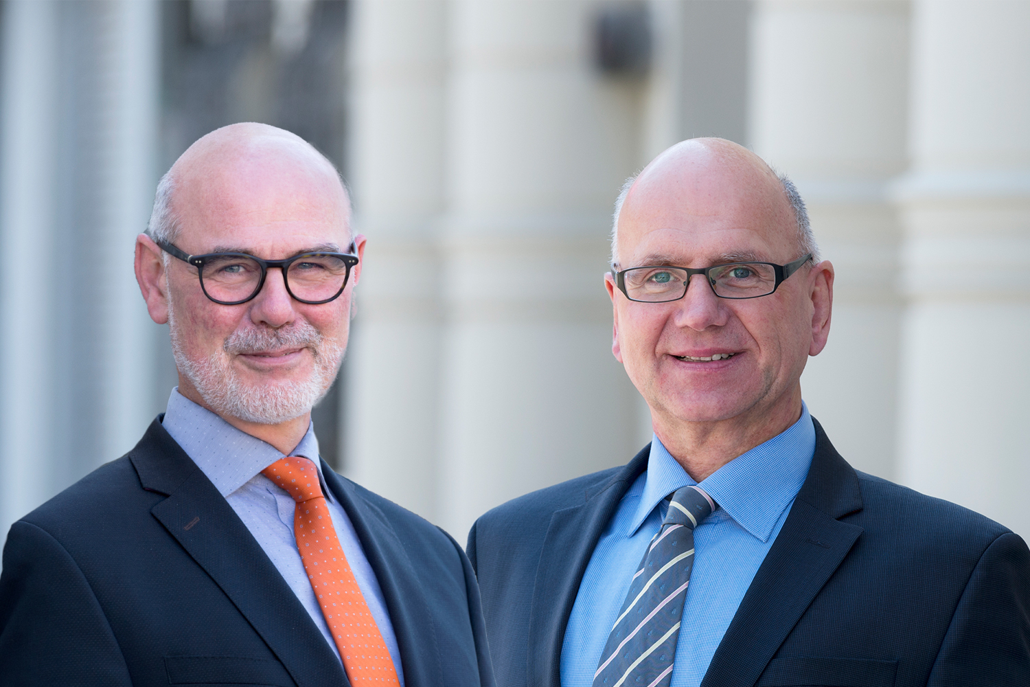 Ein Teil des HBplusJuS-Teams: Alexander Besser, Wirtschaftsprüfer, Steuerberater gemeinsam mit Uwe Hartung, Rechtsanwalt, Fachanwalt für Miet- und Wohnungseigentumsrecht, Fachanwalt für Bau- und Architektenrecht. Foto: HBplusJuS