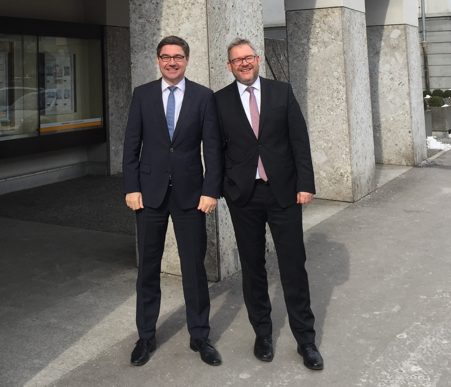 Archivbild. Die beiden Niederlassungsleiter Augsburg Frank Humbach und Stefan Rossmayer. Foto: Commerzbank