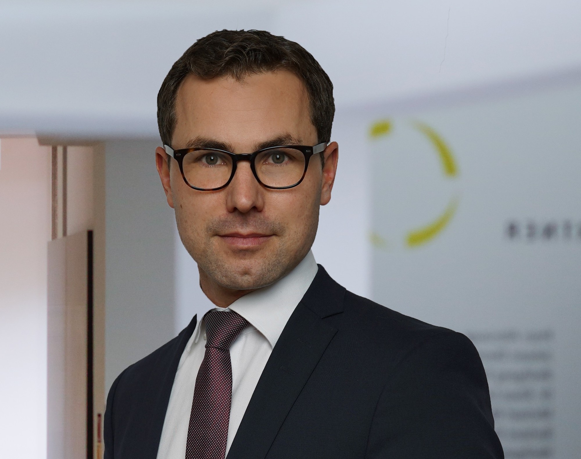Rechtsanwalt Dr. Maximilian Hüttel berät bei Sonntag &amp; Partner über Unternehmens(ver)käufe. Foto: Sonntag &amp; Partner