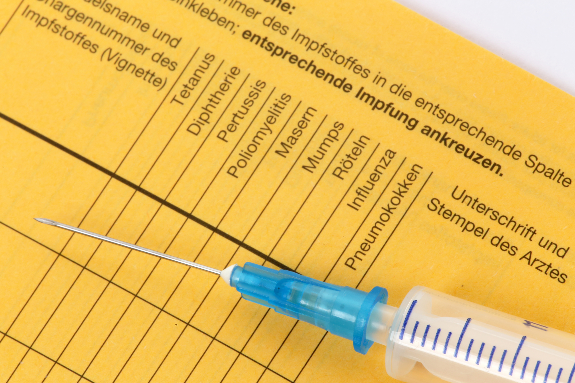 Symbolbild. Der digitale Impfpass steht auch in Augsburg in den Startlöchern. Foto: Tim Reckmann / pixelio.de