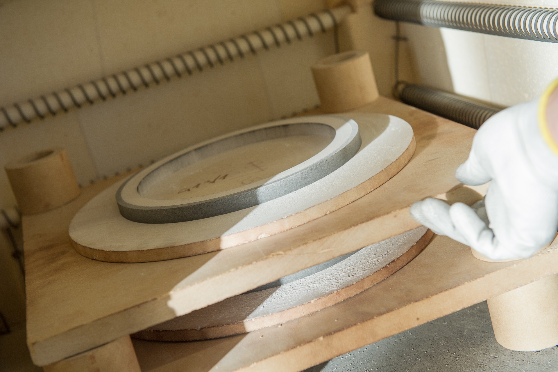 In diesem Ofen werden bei Schnarrenberger die Schleifscheiben hergestellt. Foto: Schnarrenberger GmbH