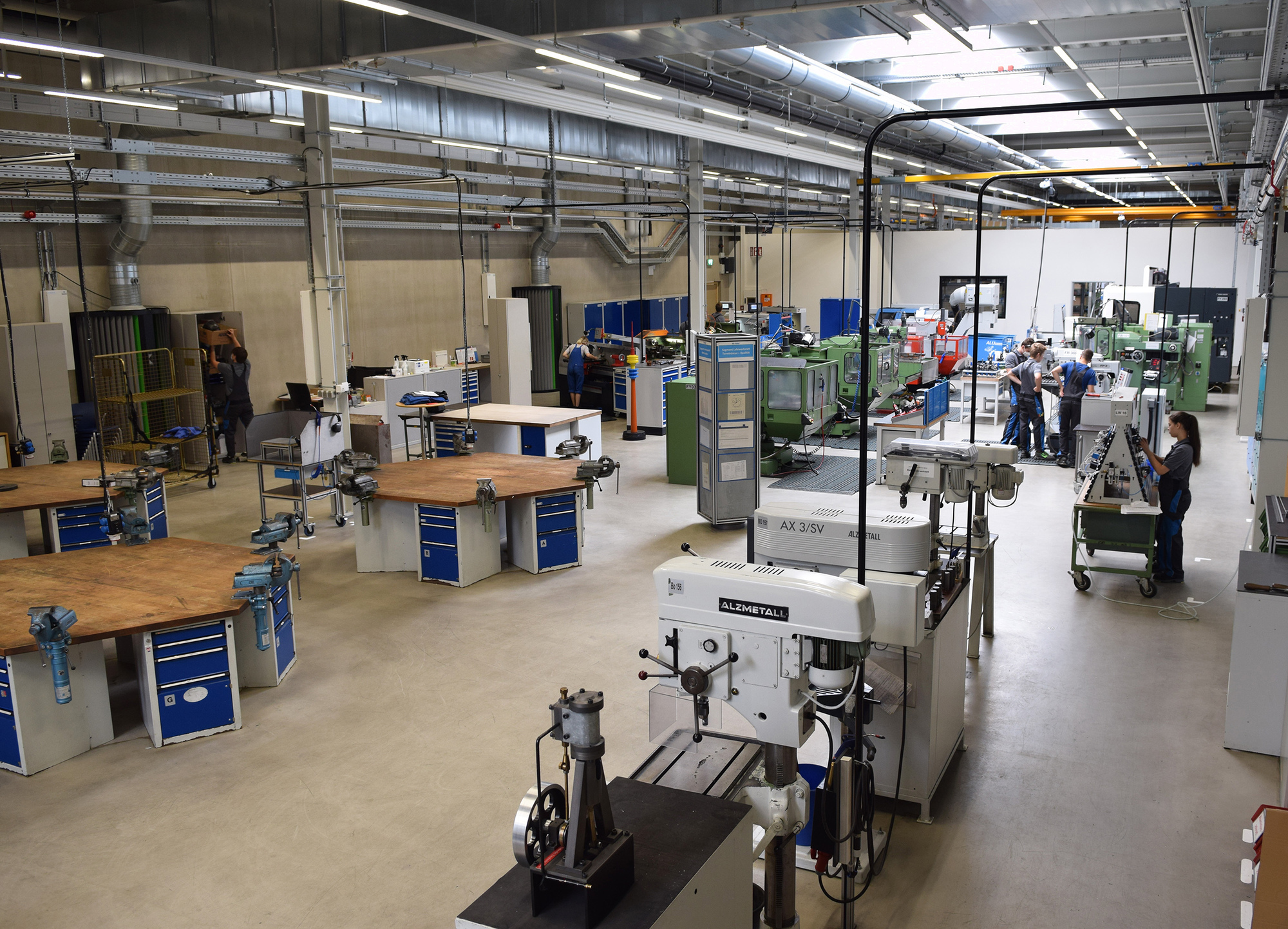 Blick in die neue Lehrwerkstatt bei Mayr Antriebstechnik. Foto: Mayr Antriebstechnik