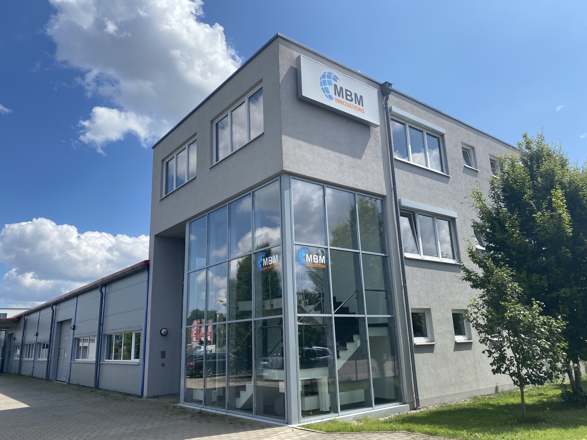 Seit 2008 ist die Firma MBM innovations mit einer modernen Fertigungshalle und den Büroräumen in der Walchstraße im Sheridanpark zu finden. Foto: MBM innovations GmbH