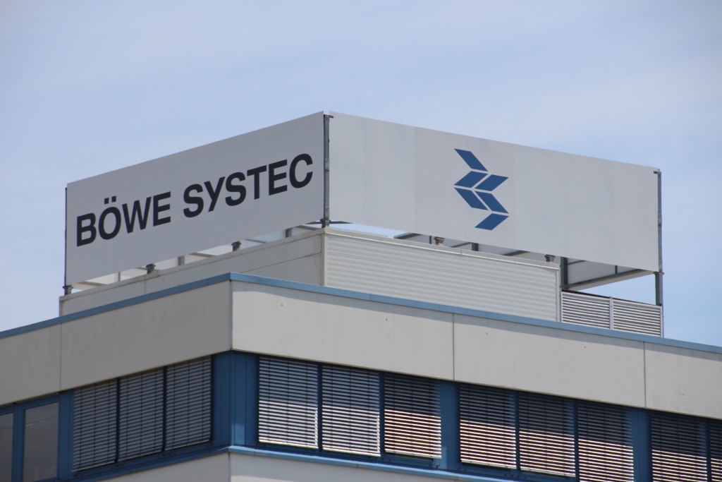 Die Böwe Systec GmbH hat ihren Hauptsitz in Augsburg. Das Unternehmen wird zukünftig unter einem neuen Namen auftreten. Foto: Böwe Systec