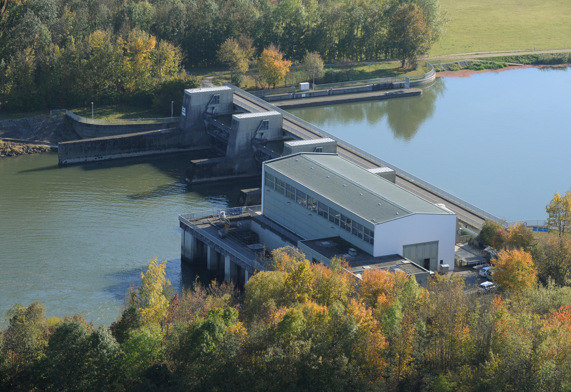 Luftaufnahme des Wasserkraftwerks Donauwörth. Foto: LEW/ Ulrich Wagner.