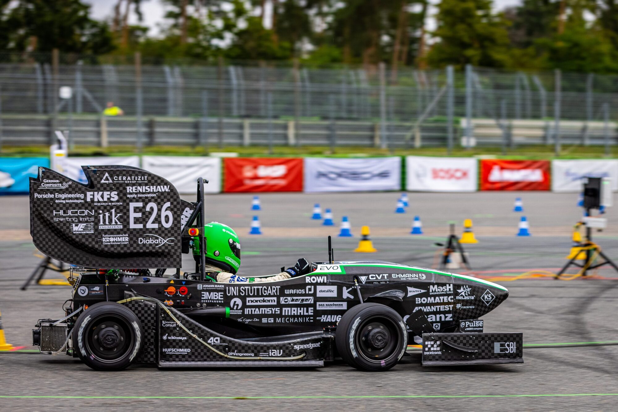 Das GreenTeam, auch die „grünen Monster“ genannt, bei der Formula Student.