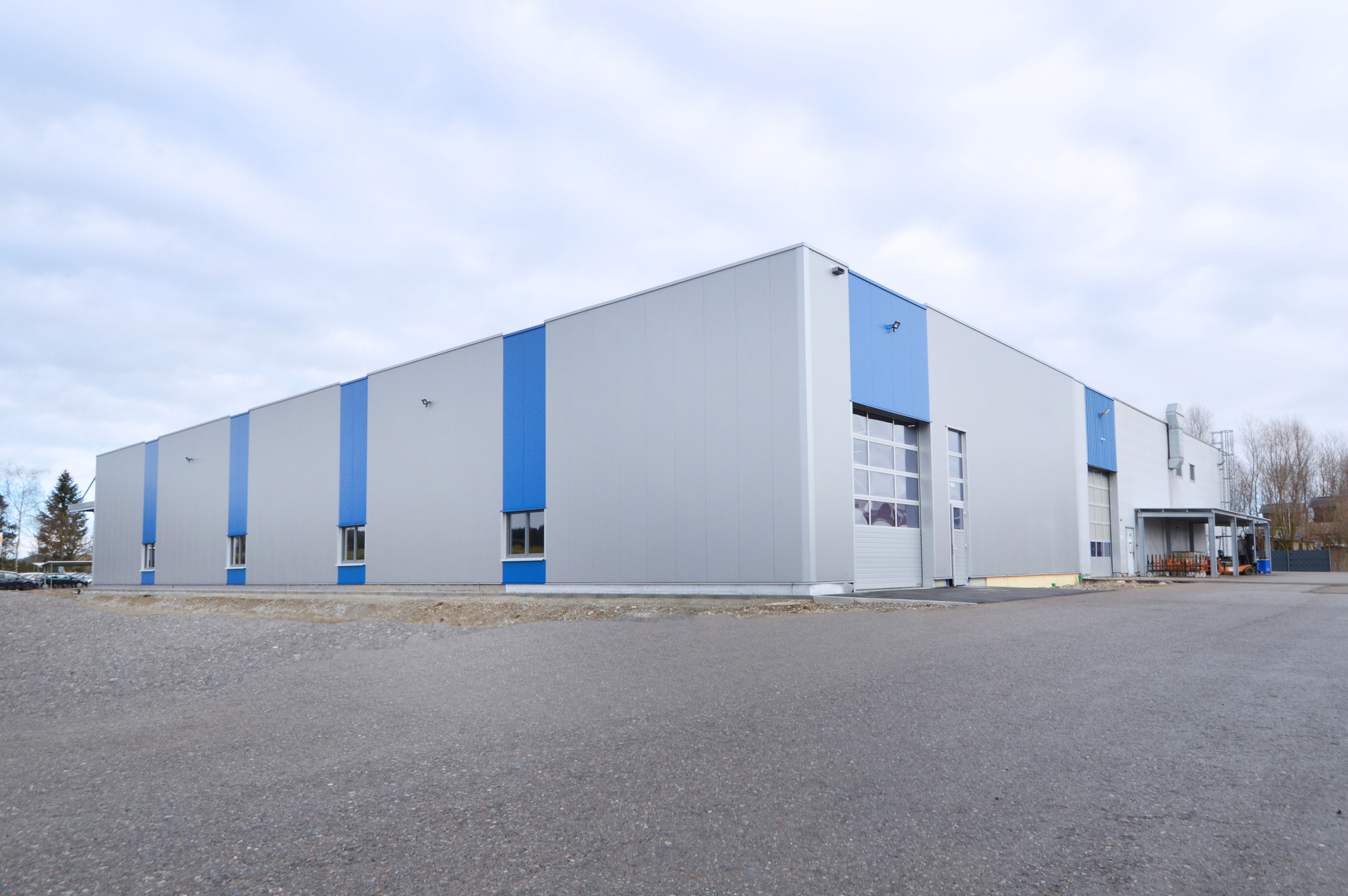 Der Neubau von Amo-Tec in Erkheim. Foto: Kuhn Bau