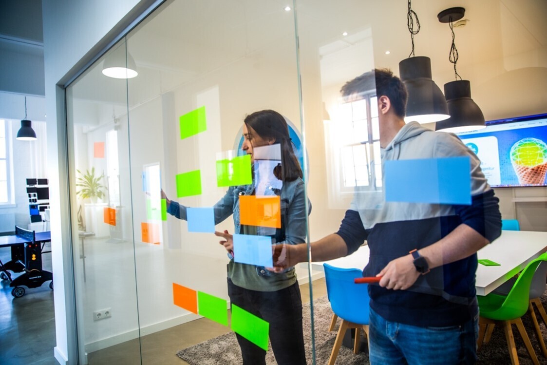 Die offenen Büroräume im Loft-Stil im Augsburger Martini-Park geben Platz für Kreativität und interaktive Meetings. Foto: Kommdirekt