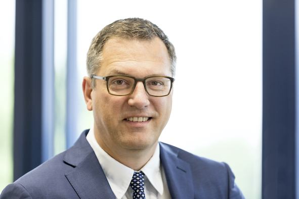 Jürgen Weiß ist Vorsitzender der Region Nordwestschwaben im Verband der Bayerischen Metall- und Elektro-Industrie e.V. (VBM). Bi