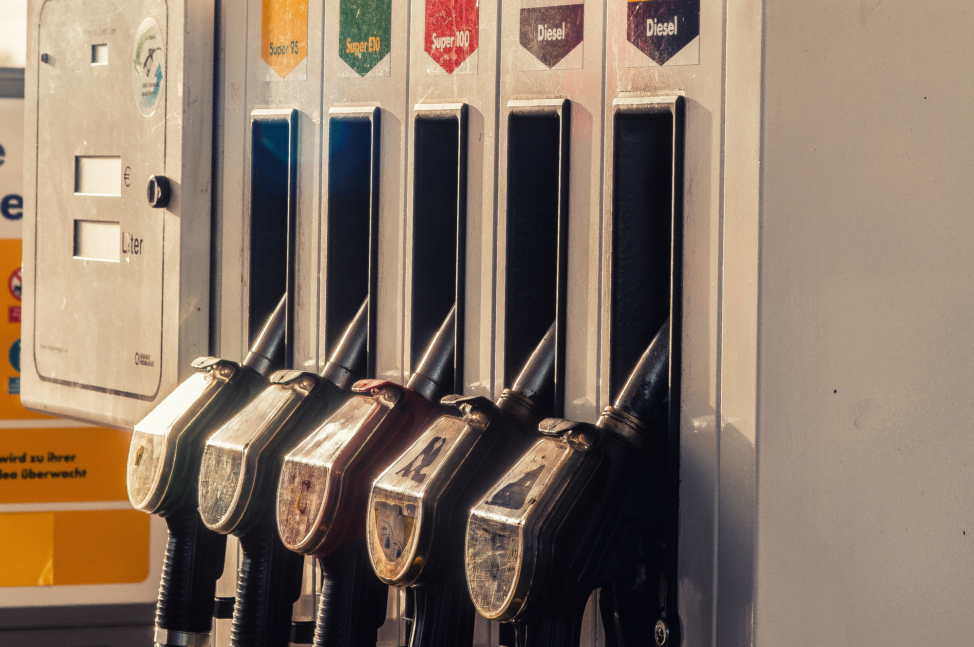 Symbolbild. Die Preise an Deutschlands Tankstellen verschlingen den Tankrabatt der Bundesregierung. Foto: Timo Klostermeier / pixelio.de