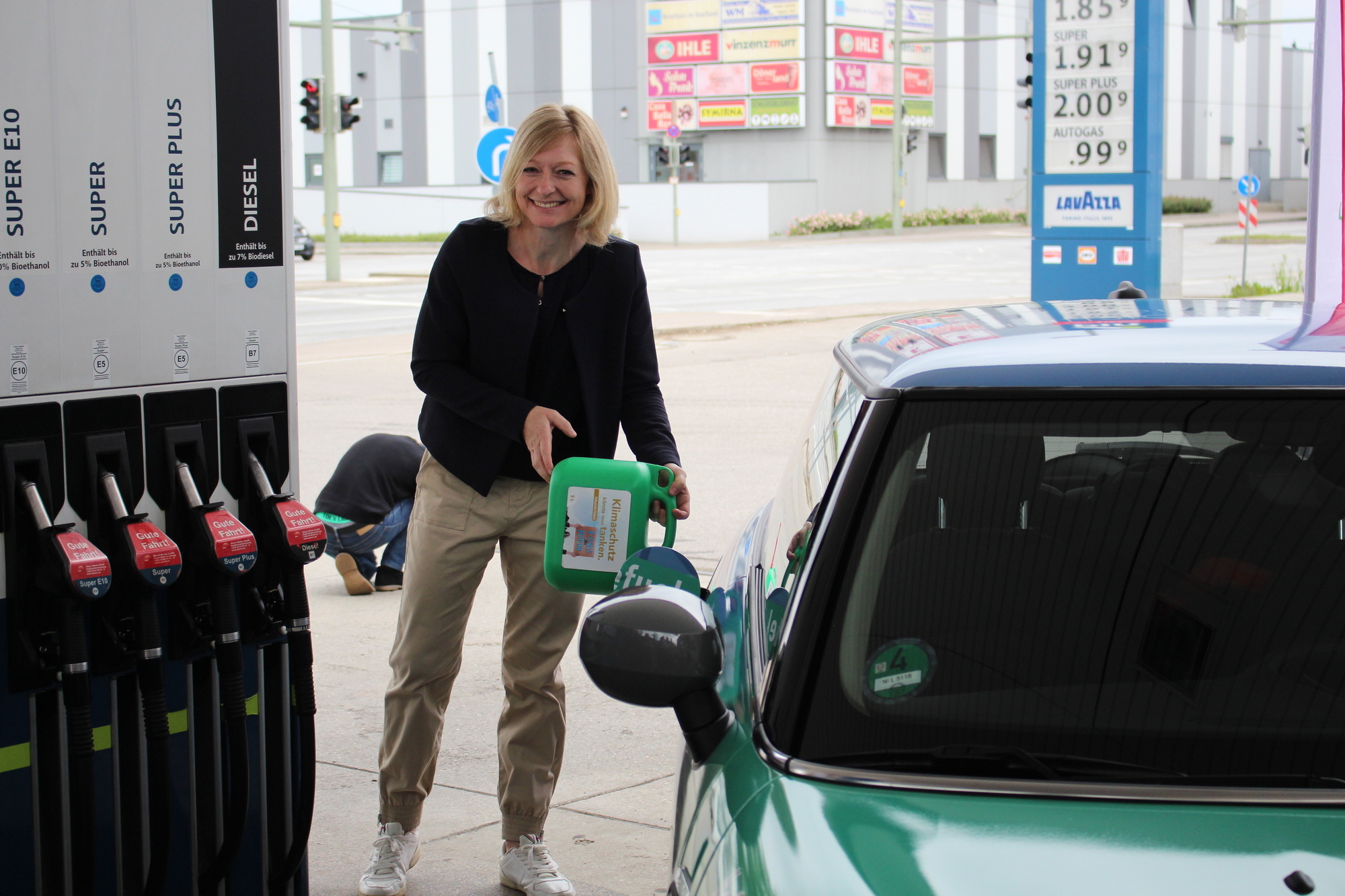 Erstmals wurde während der Veranstaltung eFuel auf Augsburger Boden in ein Auto getankt. Foto: B4BSCHWABEN.de