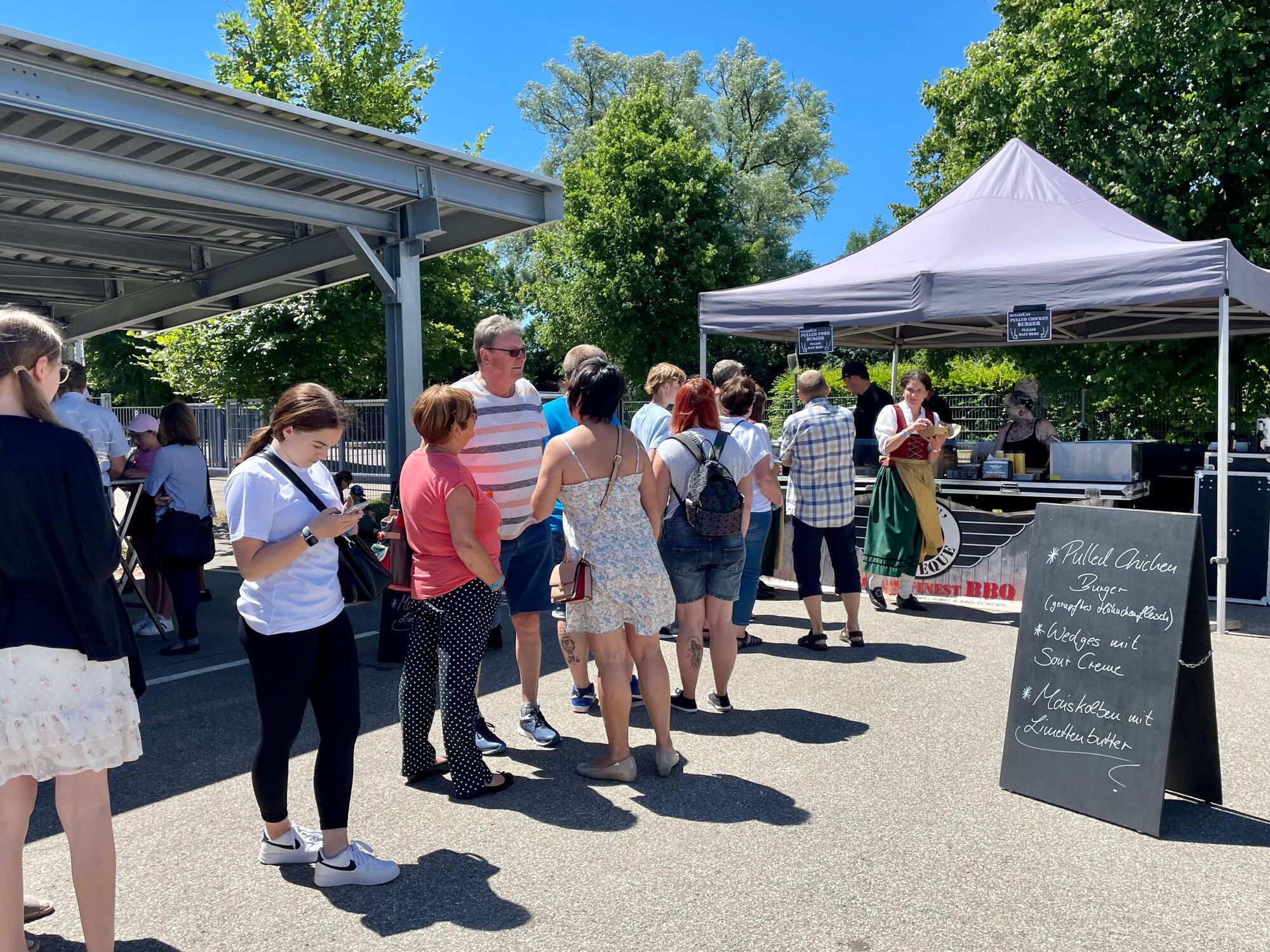 In Form eines Street Food Festivals erwarteten die Besucher verschiedene kulinarische Köstlichkeiten. Bild: Berger.