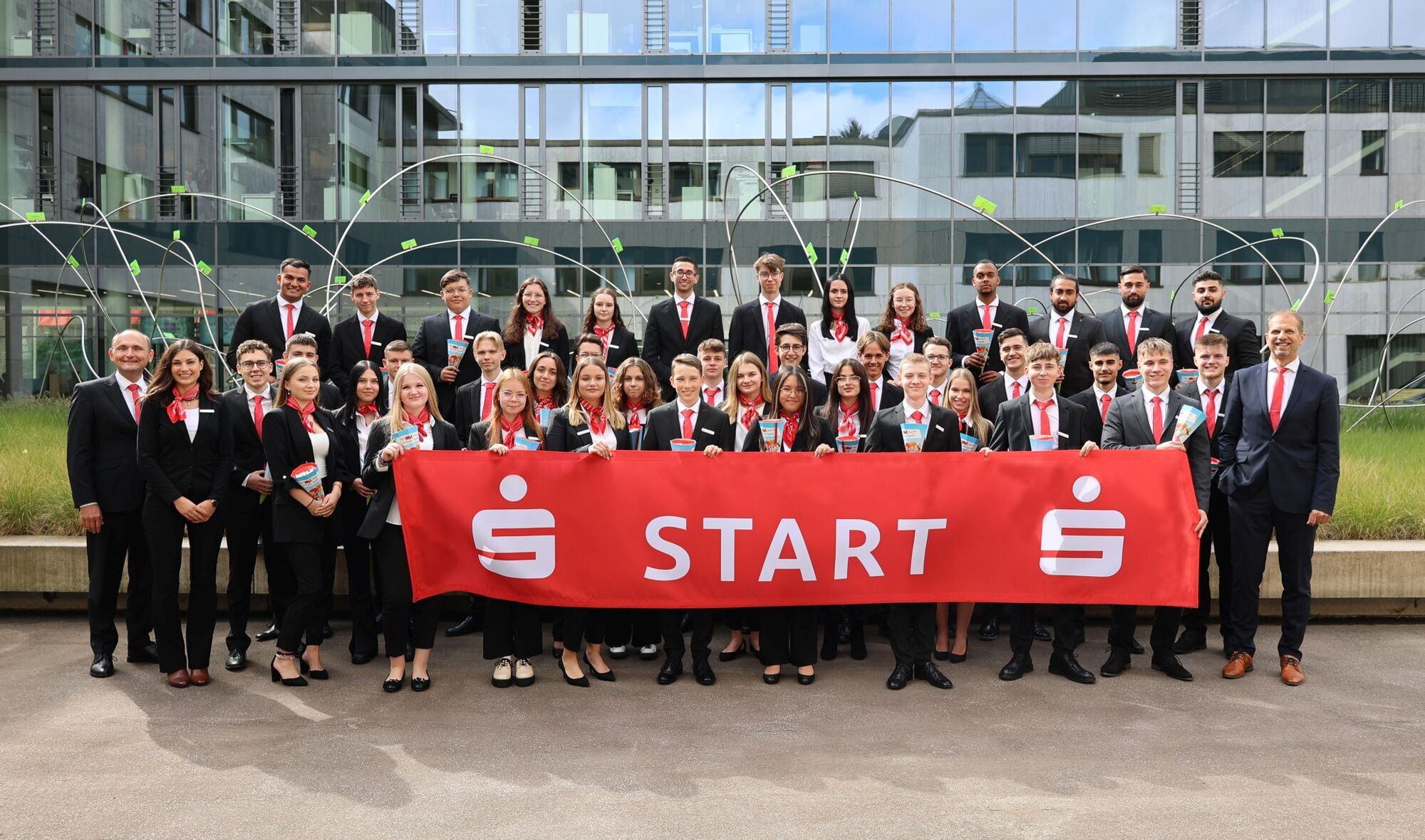 Für 41 Auszubildende und dual Studierende begann am 1. September ihre Ausbildung bei der Sparkasse Schwaben-Bodensee. Bernd Fisc