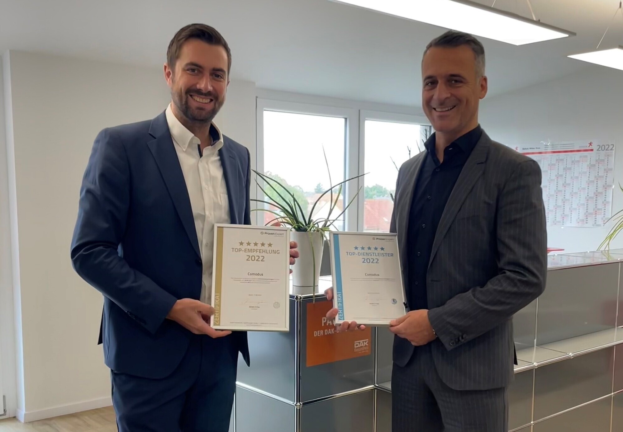 Sebastian Braunmüller und Alpaslan Göral konnten für ihr Unternehmen Comodus gleich zwei Auszeichnungen in Empfang nehmen. Foto: