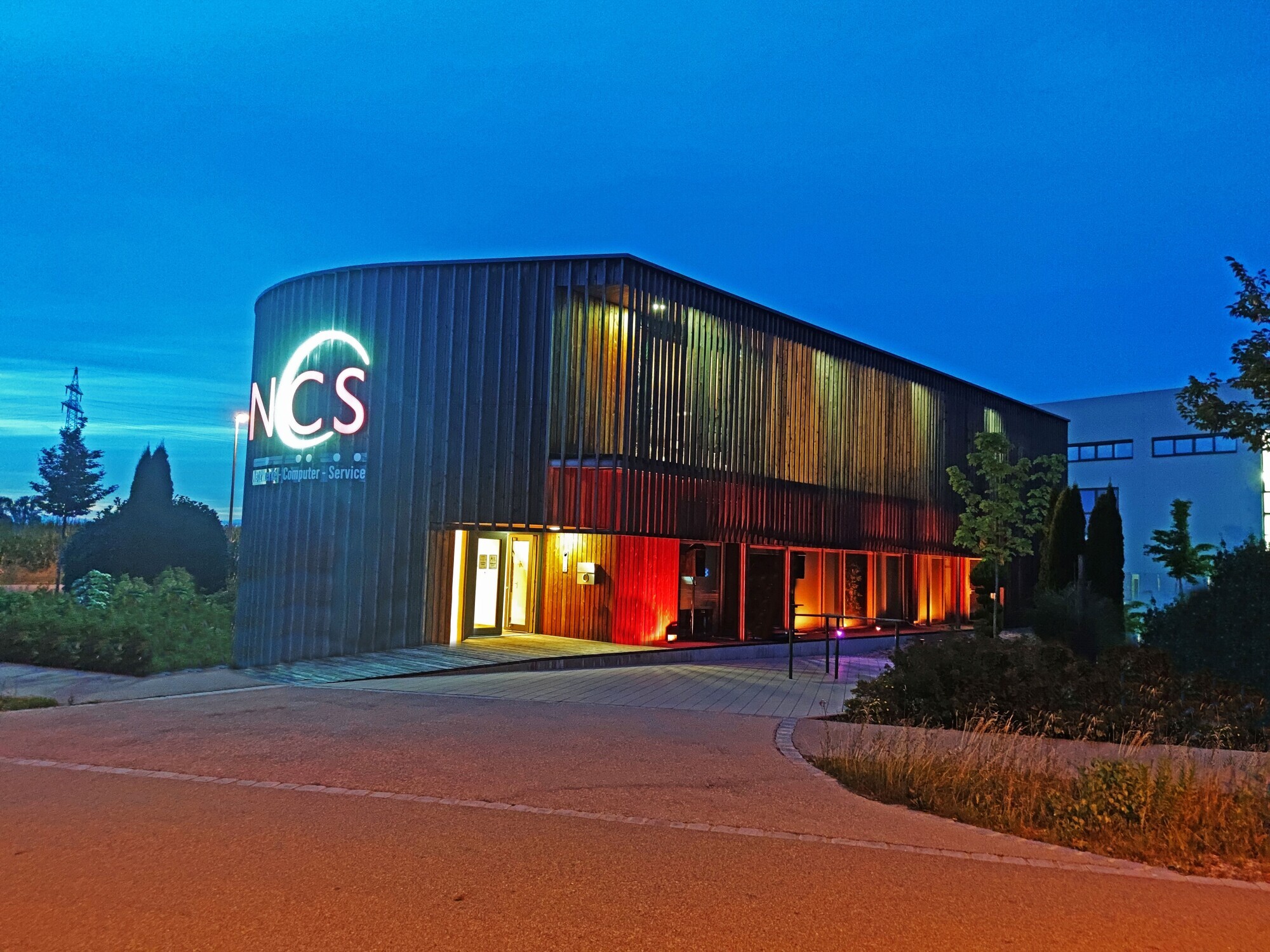 Am Sitz von NCS in Friedberg