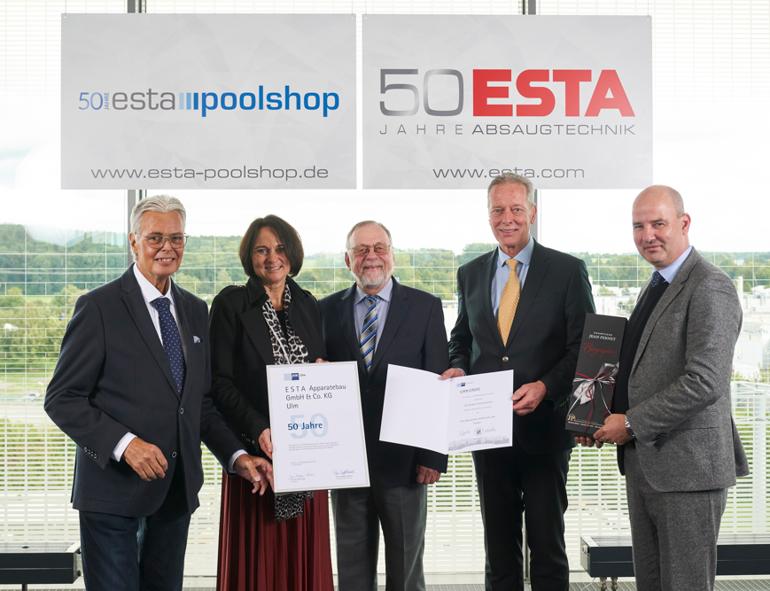 v. l.: Dr. Andreas Kopton (Präsident IHK Schwaben), Petra Engstler-Karrasch (Hauptgeschäftsführerin IHK Ulm), Dr. Peter Kulitz (