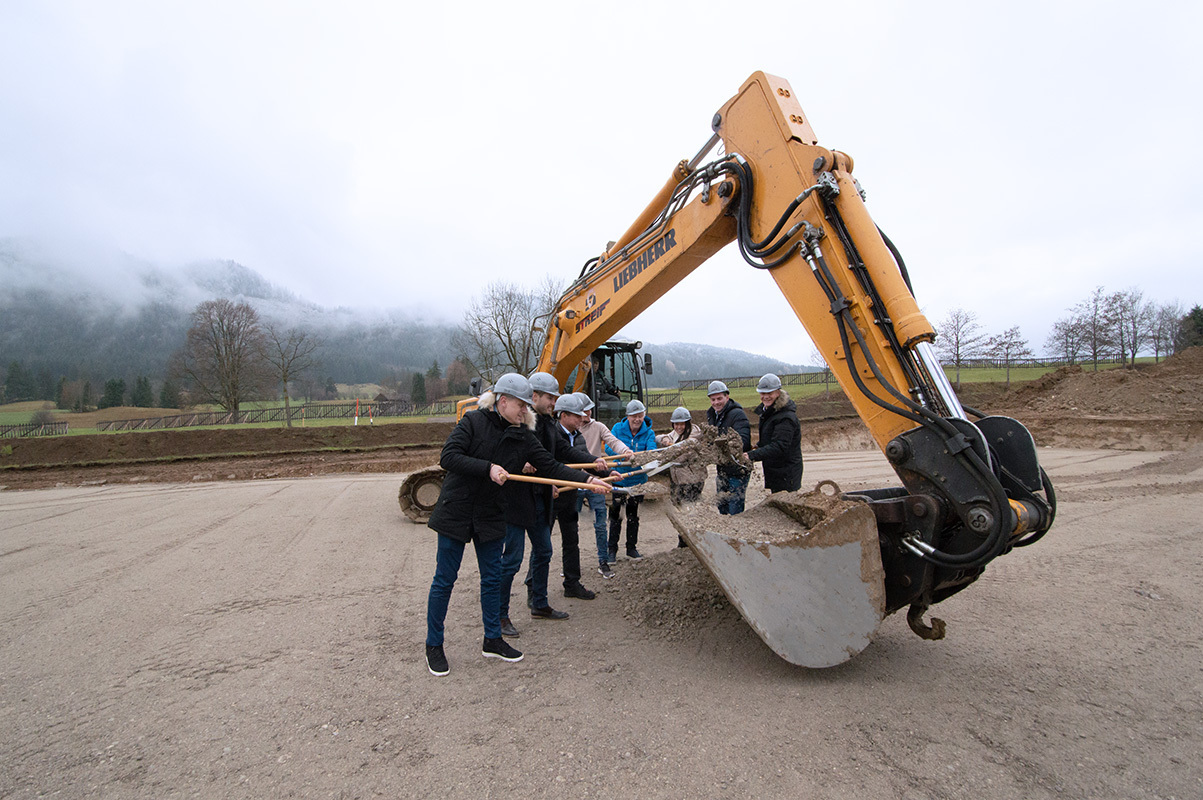 Spatenstich für den Neubau bei Walter Kern in Füssen.