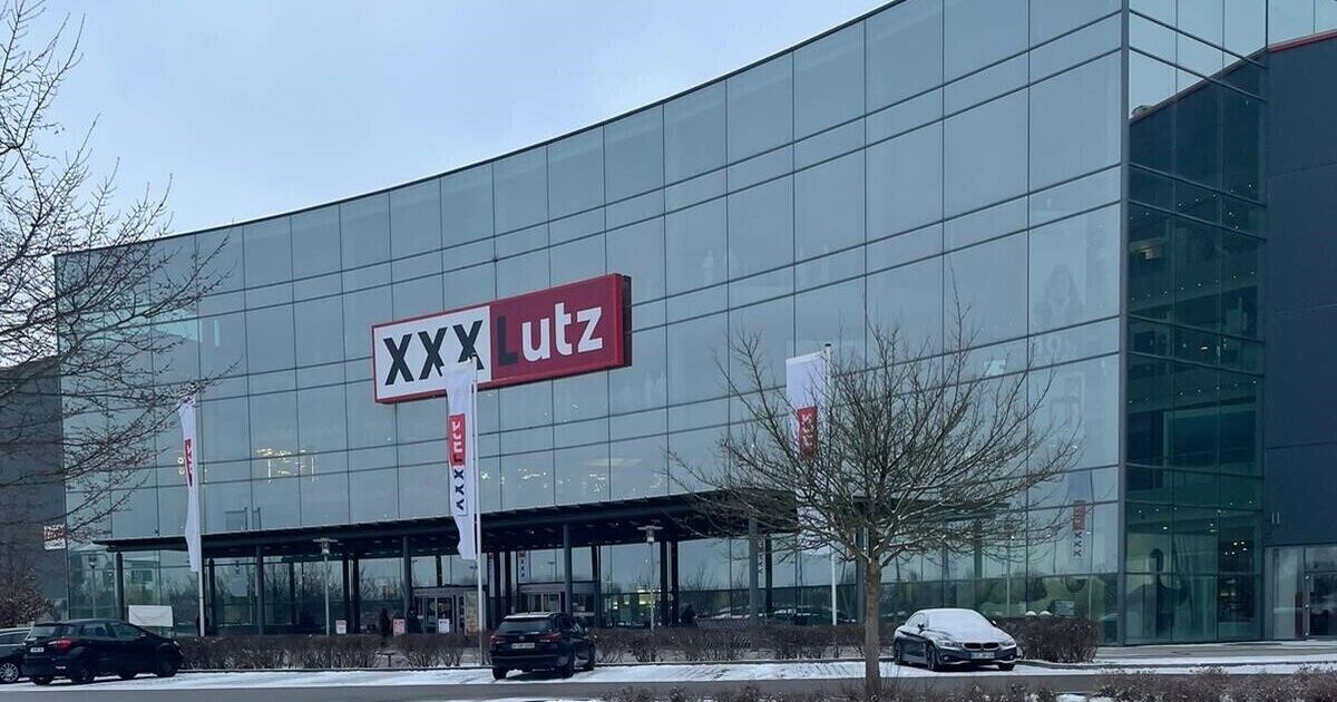 Muss XXXLutz in Augsburg tageweise schließen?