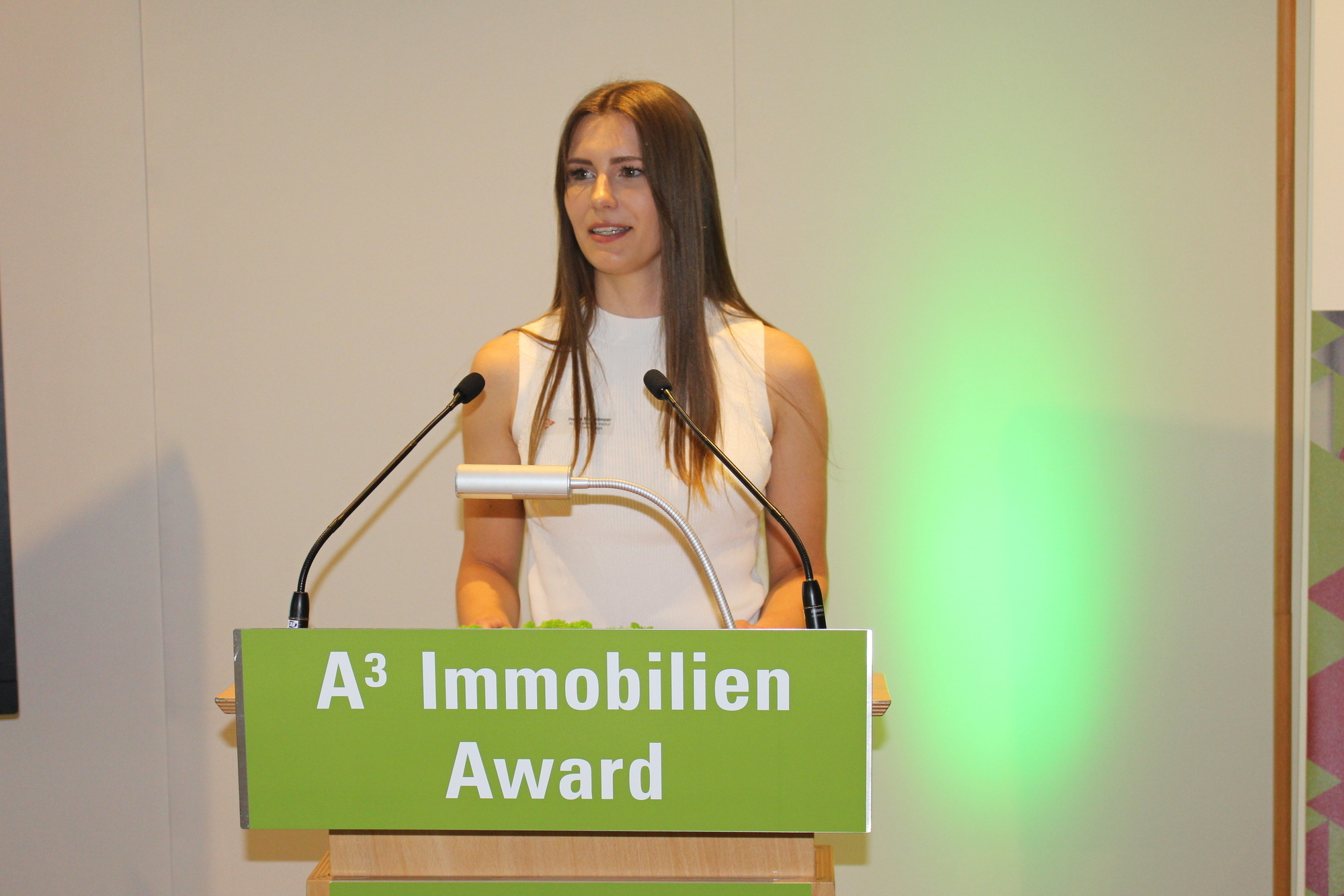 Hanna Bonekämper wurde mit dem Nachwuchspreis für ihre Masterarbeit „Kauffarm“ gekürt. Foto: B4BSCHWABEN.de
