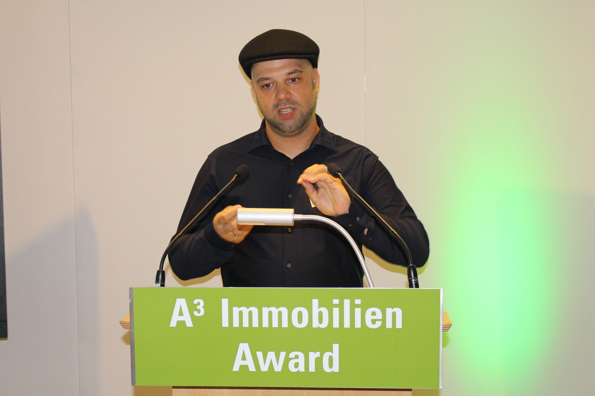 Thomas Quisinsky nahm als Projektleiter der Henn GmbH die Auszeichnung für den „Brainergy Hub“ entgegen. Foto: B4BSCHWABEN.de