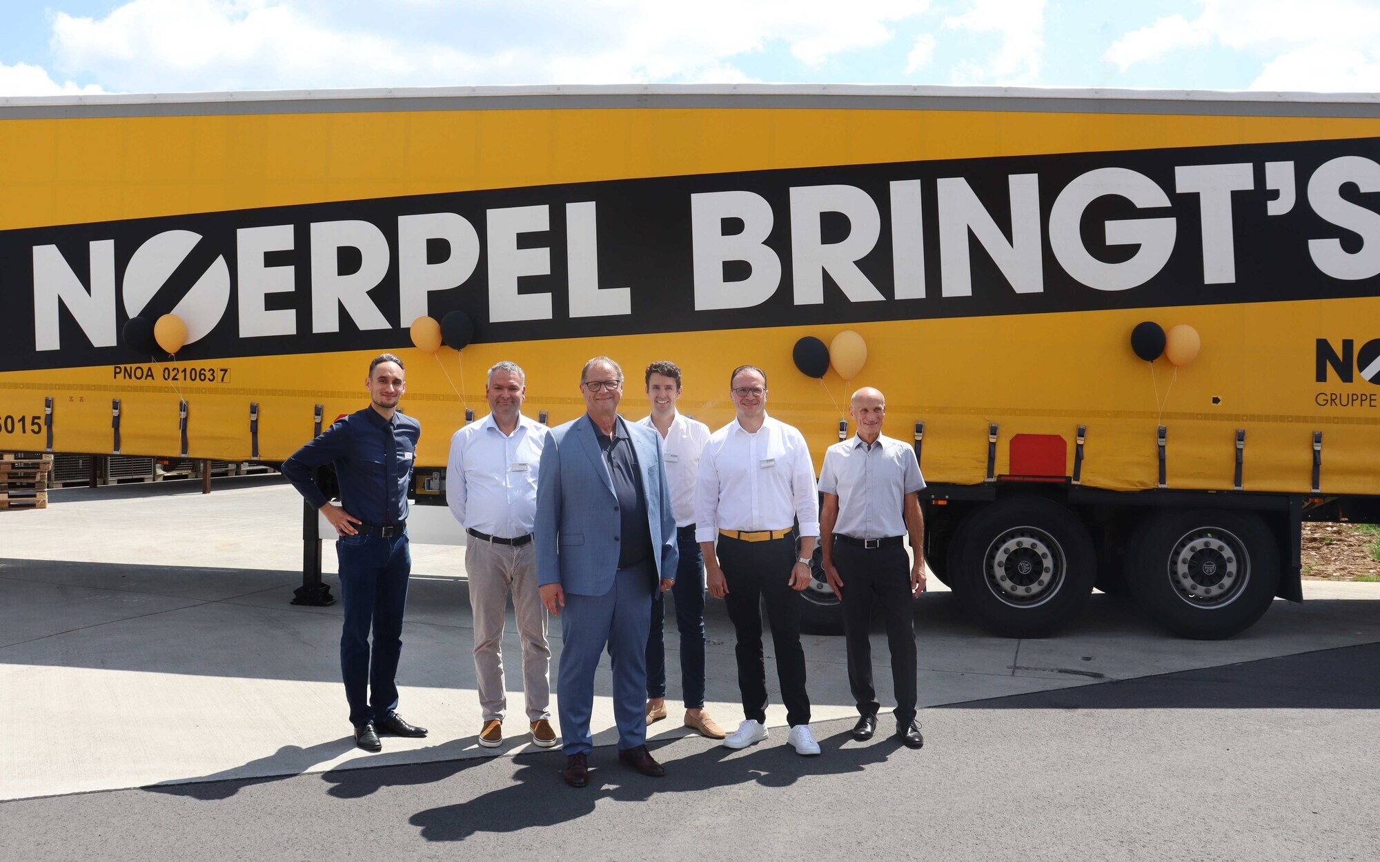 Von links: Philipp Hilsenbeck, Stefan Noerpel-Schneider, Oberbürgermeister Jürgen Roth, Lucas Noerpel-Schneider, Niederlassungsl