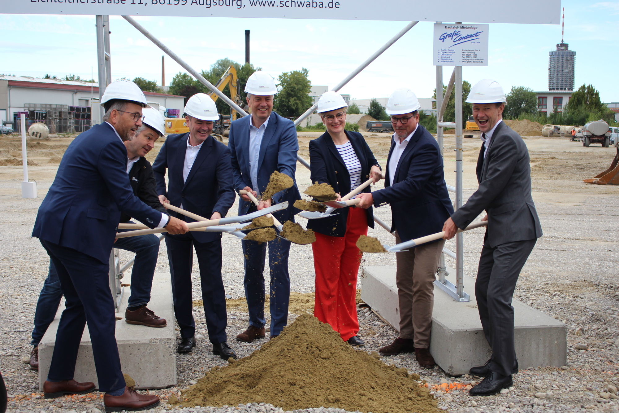 Der symbolische Spatenstich für das neue Schwaba-Autohaus in der Eichleitnerstraße ist geglückt. Foto: B4BSCHWABEN.de