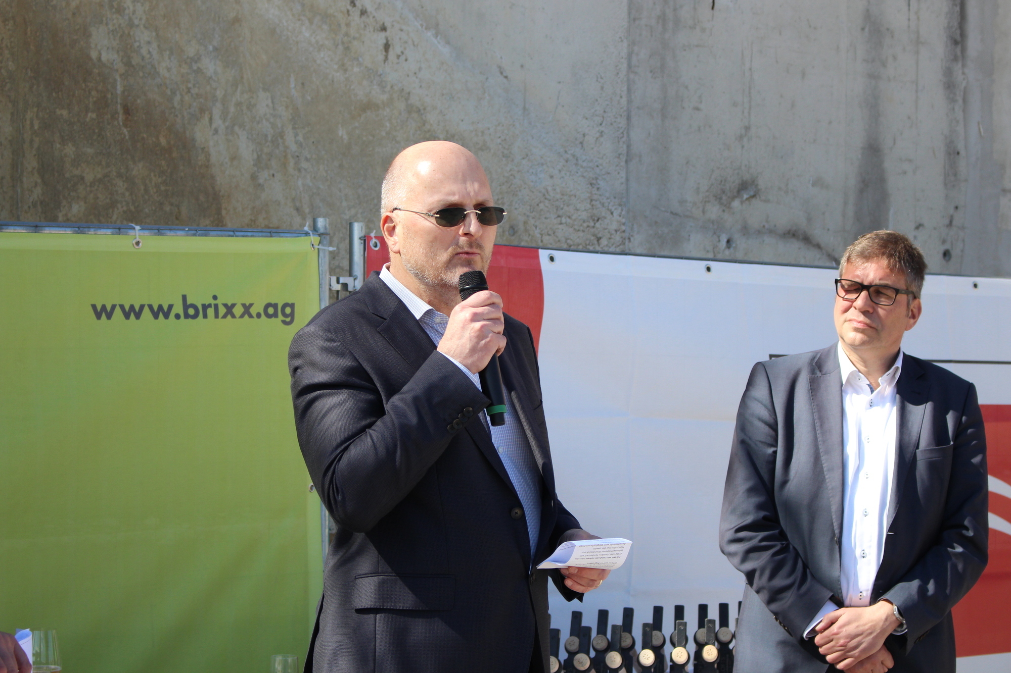 Alexander Diehl (links) ist Geschäftsführer der Brixx Projektentwicklung GmbH und plant in Friedberg einen riesigen Hallenkomple