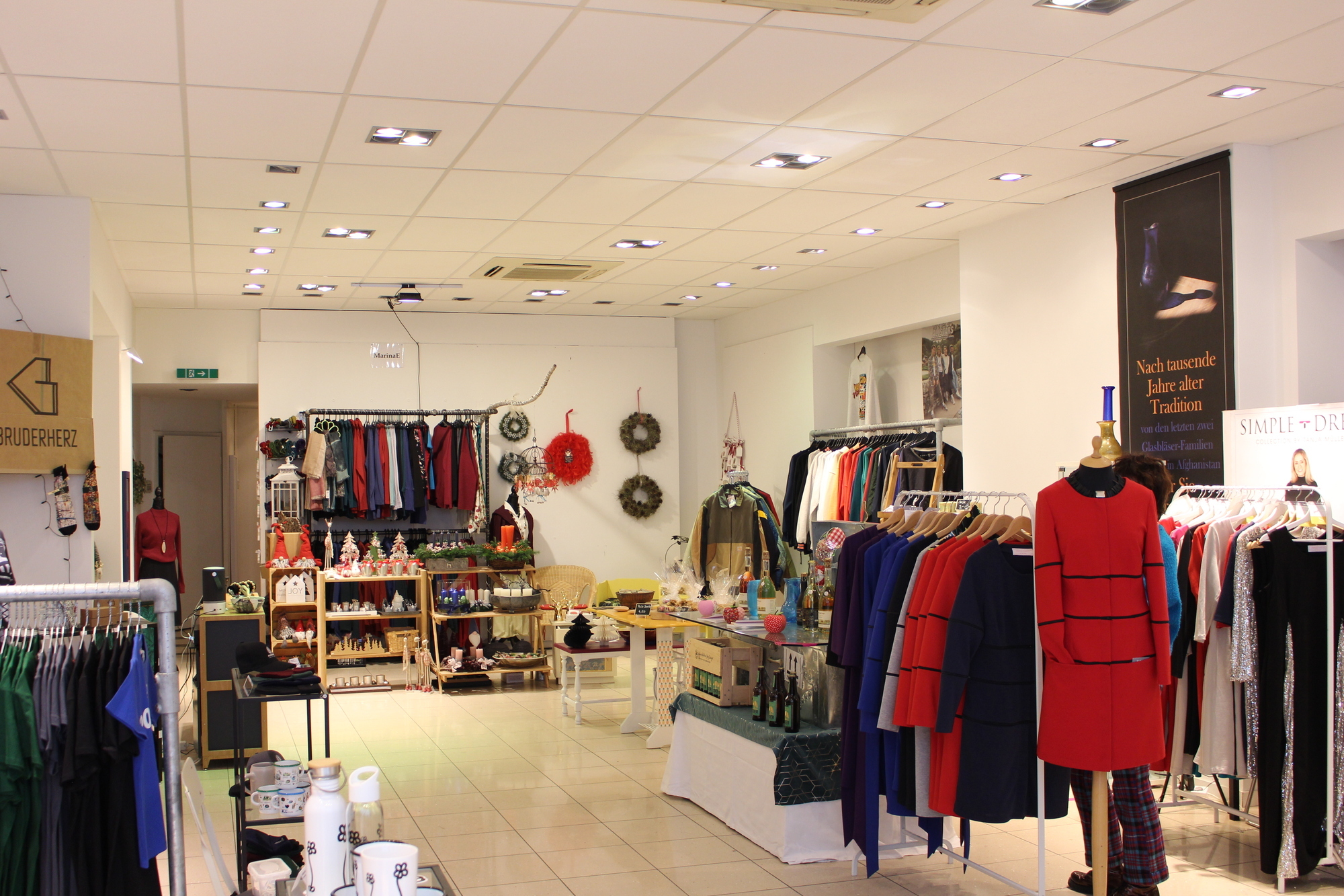 Im Designkaufhaus „Zwischenzeit“ gibt es diesen Winter Produkte von 21 Unternehmen zu kaufen.