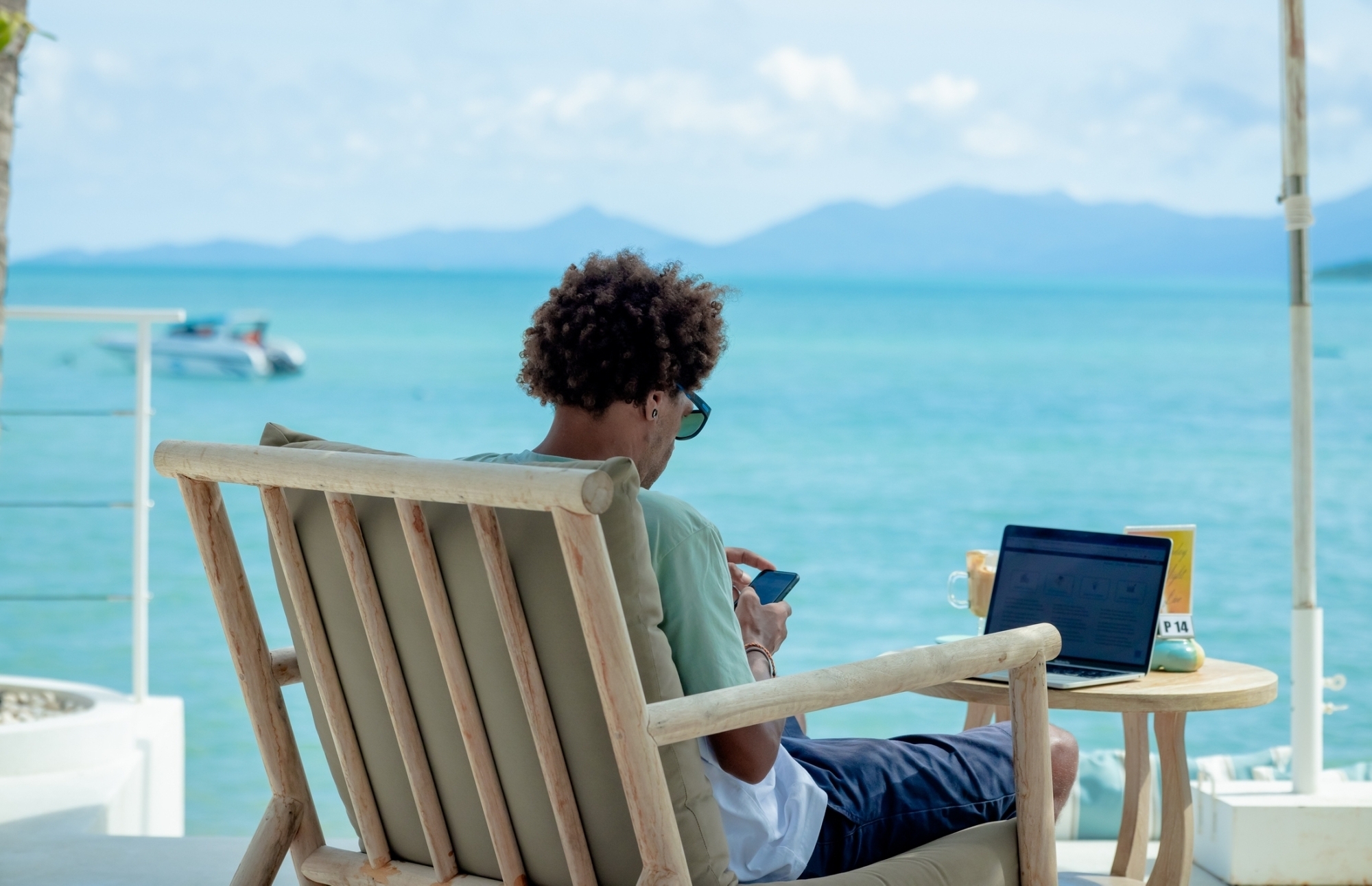 Funktioniert Workation? Als digitale:r Nomad:in leben, um die Welt reisen und wie gewohnt Geld verdienen. Foto: Possible Consult