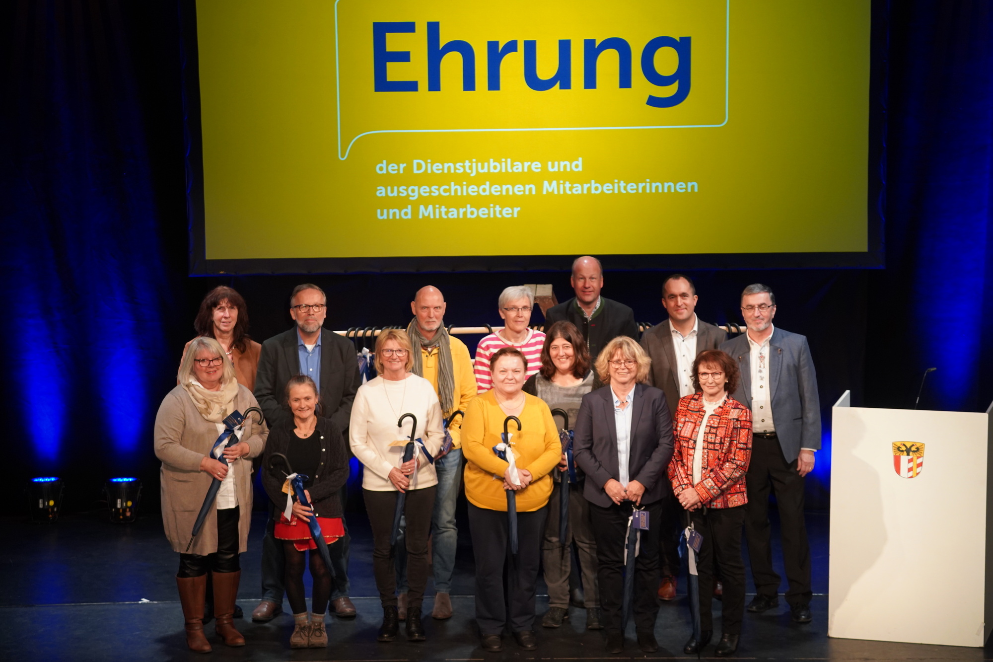 Gesamtpersonalratsvorsitzender Wolfgang Heinlein, Vorstandsvorsitzender Stefan Brunhuber (beide Bezirkskliniken) und Bezirkstags