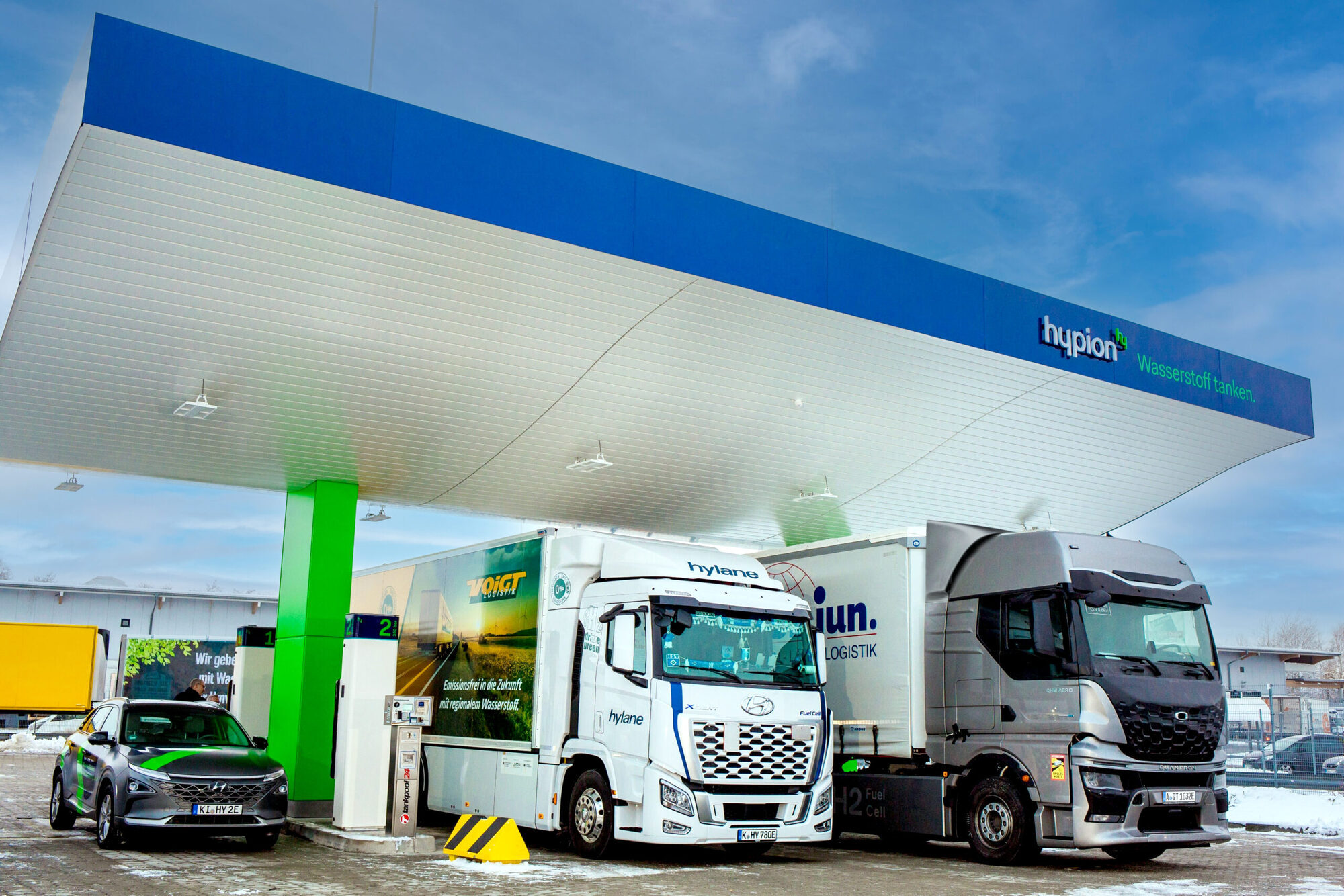 Für die neue H2 Tankstelle der Hypion GmbH stellte die Quantron AG einen H2-Lkw bei der Eröffnung bereit.