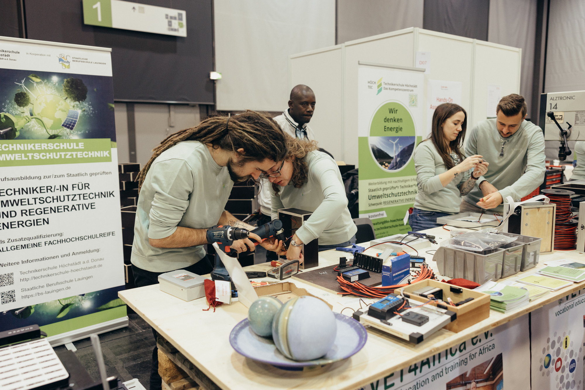 Auch 2023 fand in der Messe Augsburg wieder die Off-Grid Expo + Conference statt, bei der die nachhaltige Energieversorgung im F