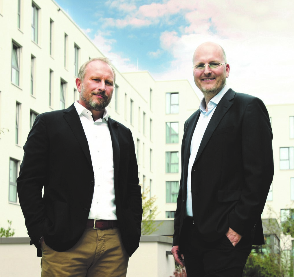 Alexander Diehl, Mitglied der Geschäftsleitung, und Norbert Müller, Gründer von brixx (v.l.). Bild: brixx projektentwicklung Gmb