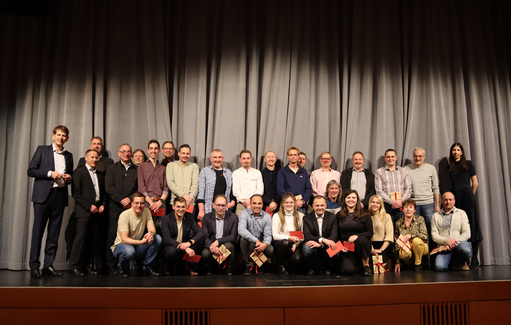 Gemeinsam wurden 725 Jahre Betriebszugehörigkeit bei Gruma gefeiert. (Foto: Nadine Leichtle)