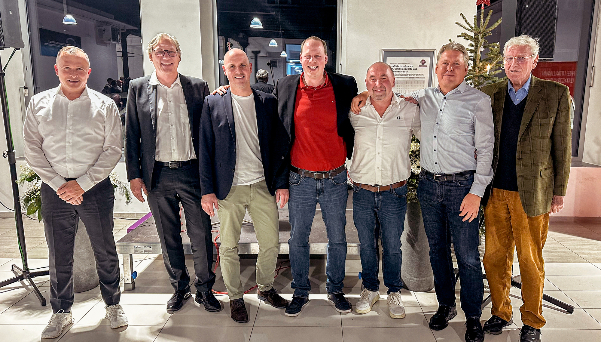 Von links: Ulf Pfeiffer (AVAG-Vorstand), Albert C. Still (AVAG-Vorstandssprecher), Tobias Gsell und Benjamin Reichert (neue Gesc