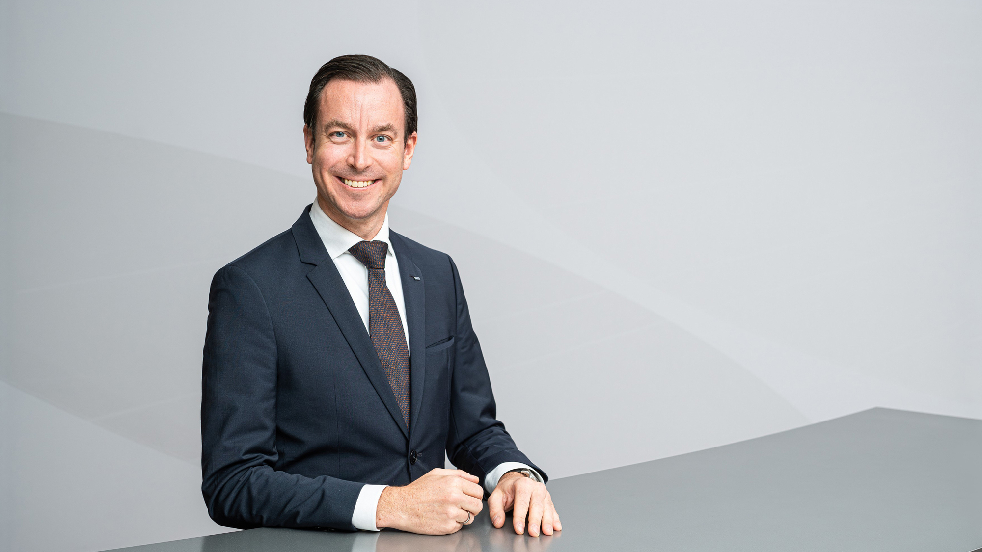 Dr. Tobias Burger ist bei Dachser nun Chief Operations Officer (COO) Air & Sea Logistics und Vorstandsmitglied.