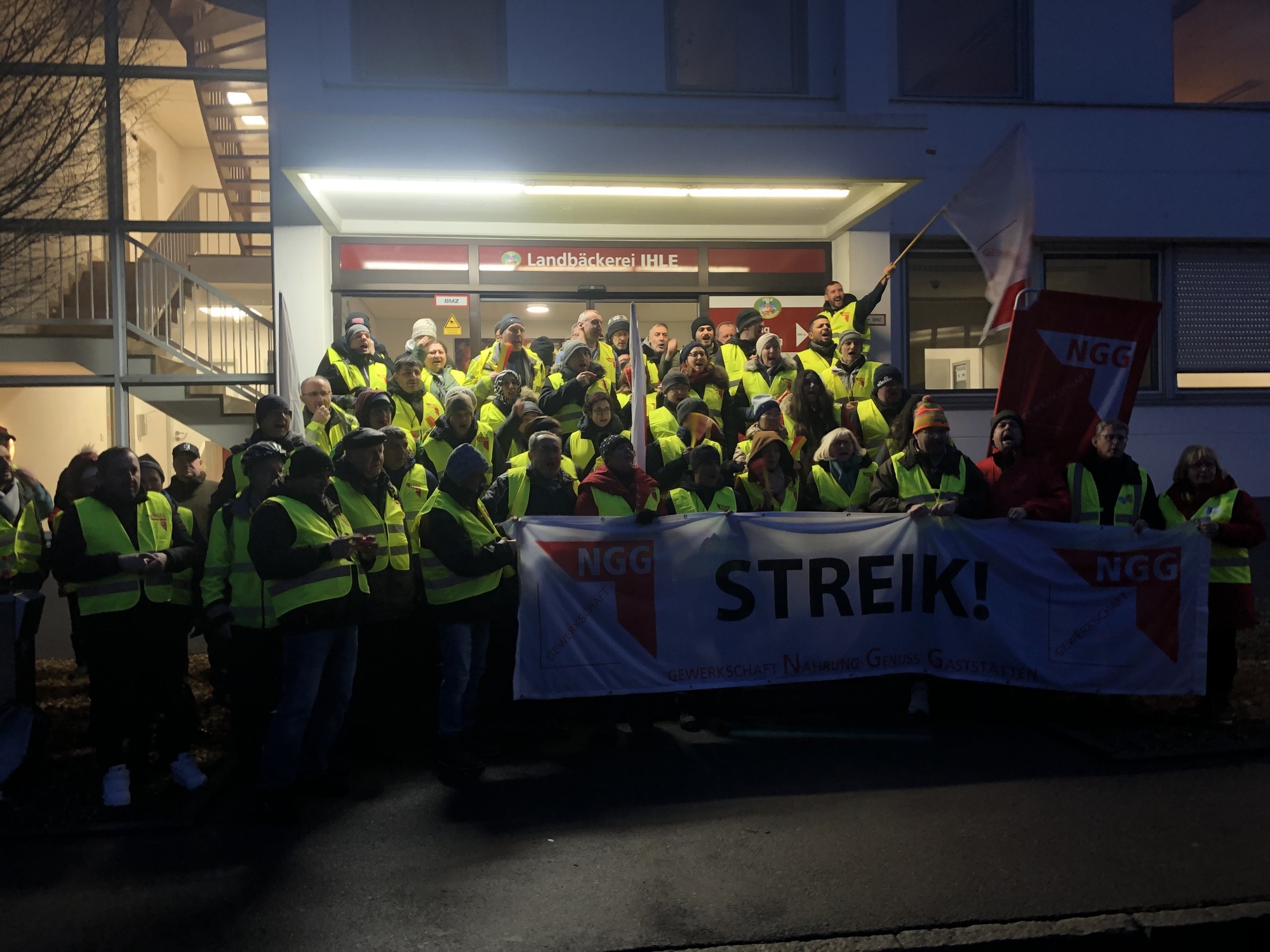 In den frühen Morgenstunden rief die NGG ihre Mitglieder bei Ihle zum Streik auf. Foto: NGG