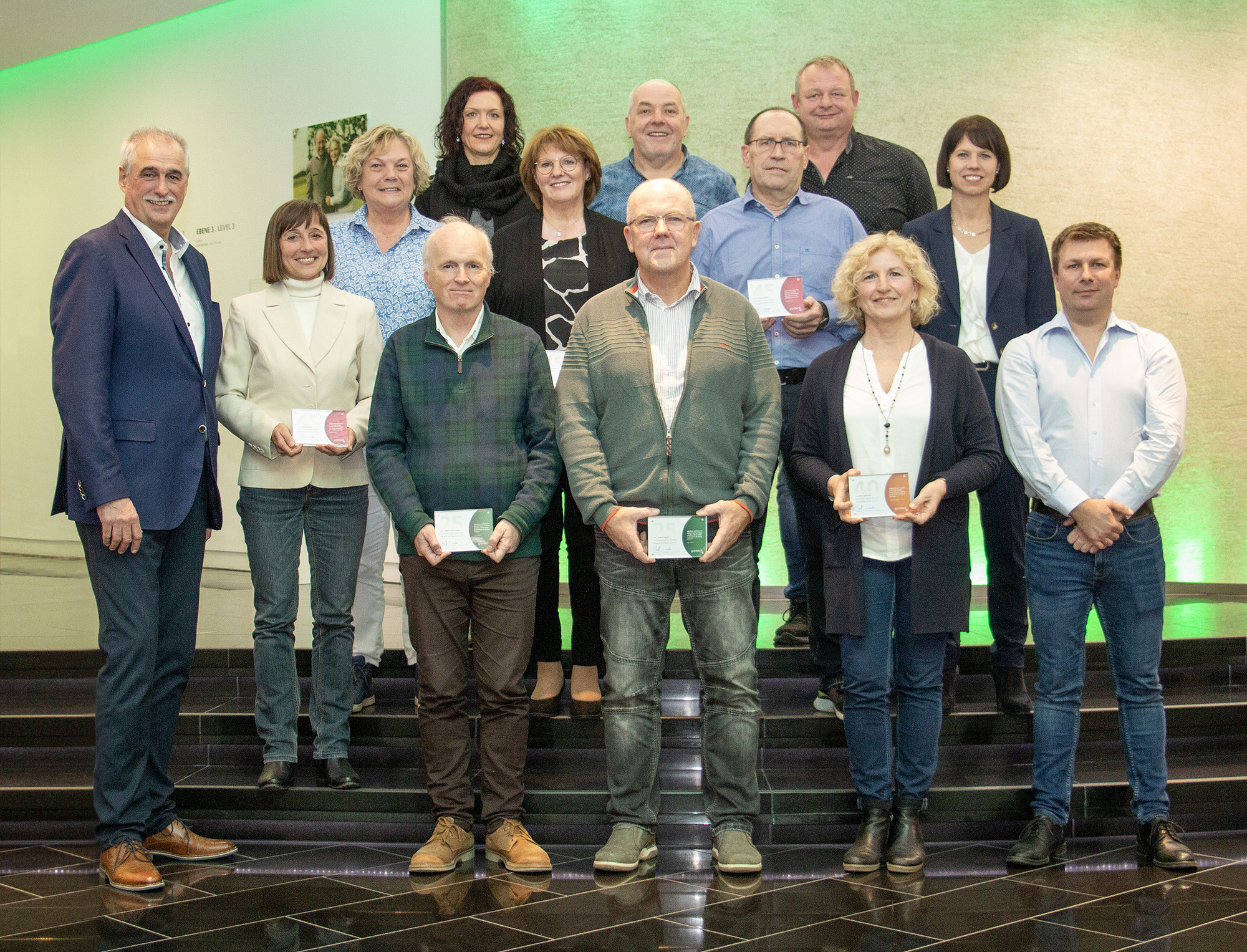 Die Grünbeck-Jubilare feiern gemeinsam 25, 40 und 45 Jahre Betriebszugehörigkeit (von links): Betriebsratsvorsitzender Wilhelm M